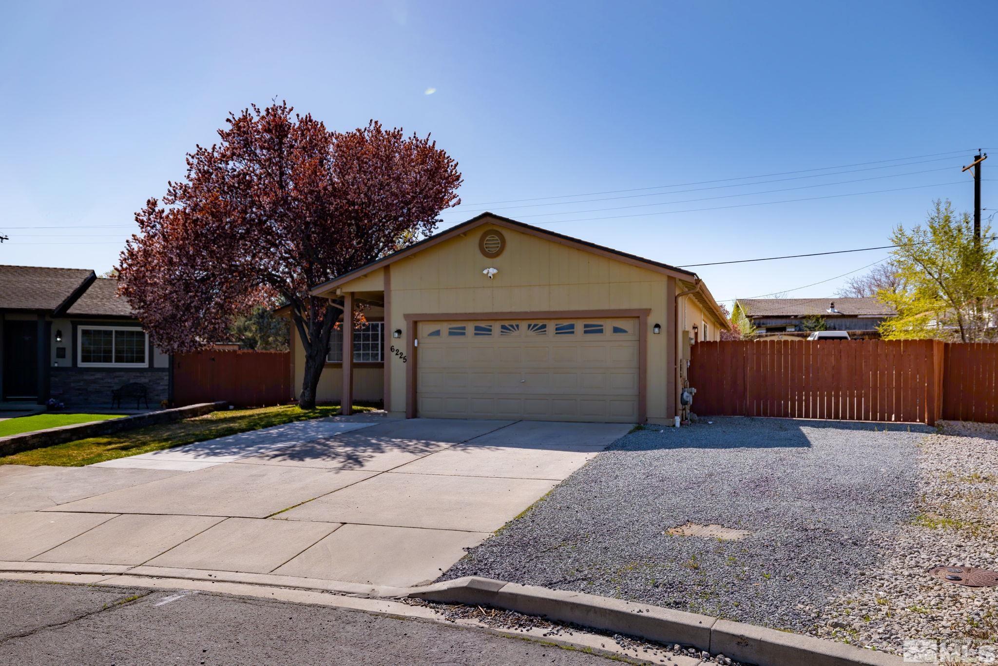 6225 W Choctaw Ct Property Photo 1