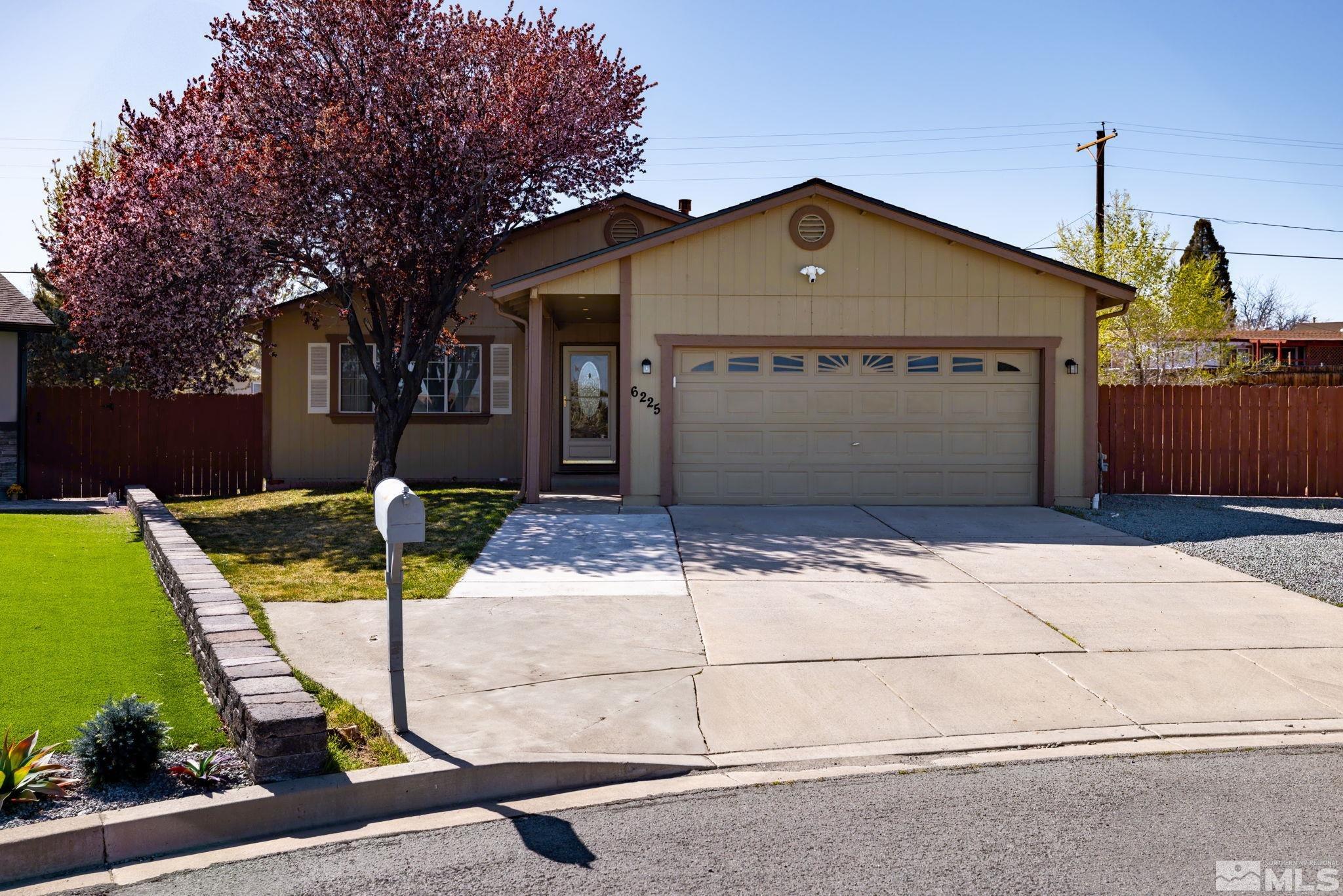 6225 W Choctaw Ct Property Photo 2