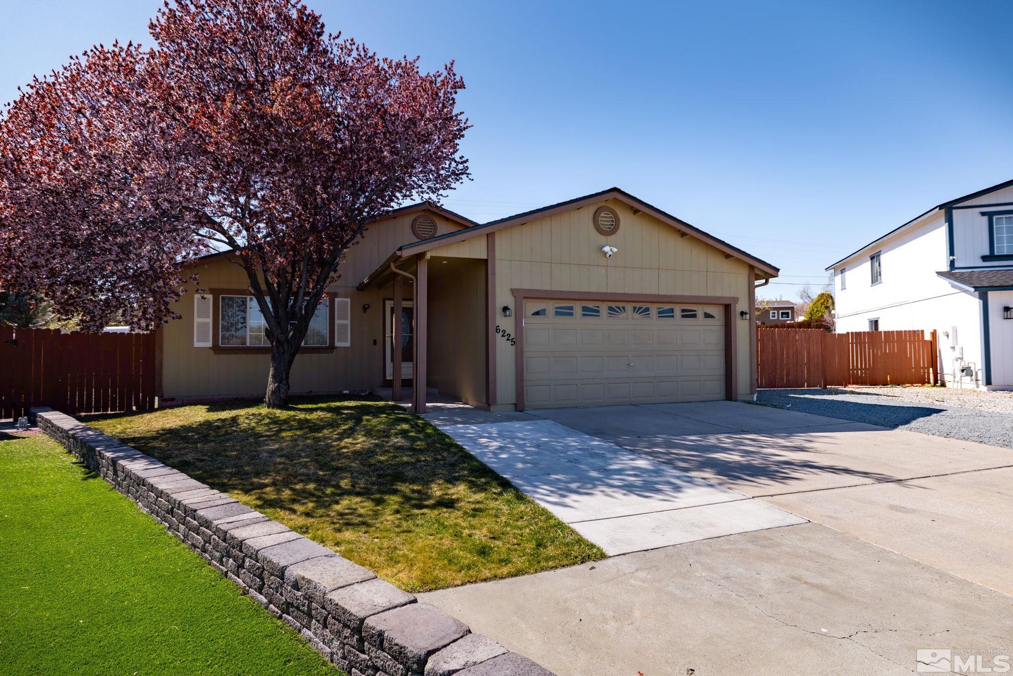 6225 W Choctaw Ct Property Photo 3
