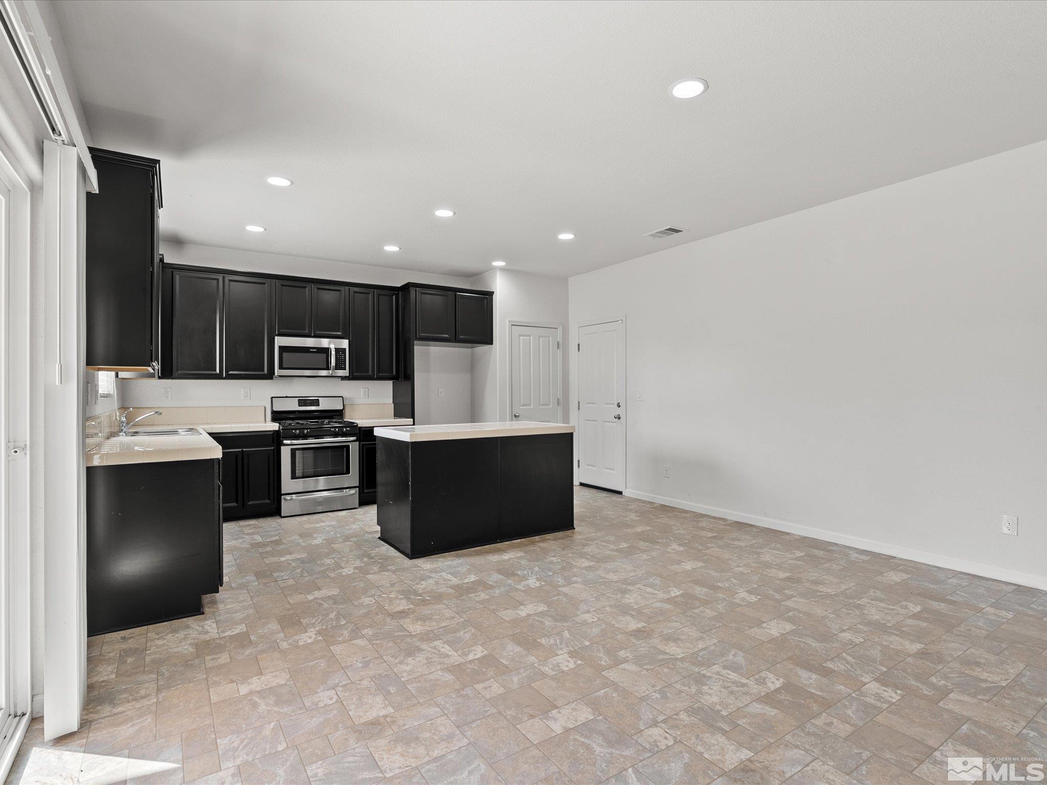 14350 Loyola Dr Property Photo 10