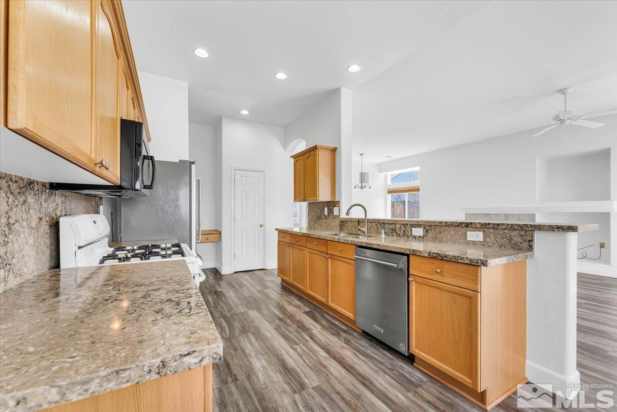 7871 Cantabria Dr Property Photo 10