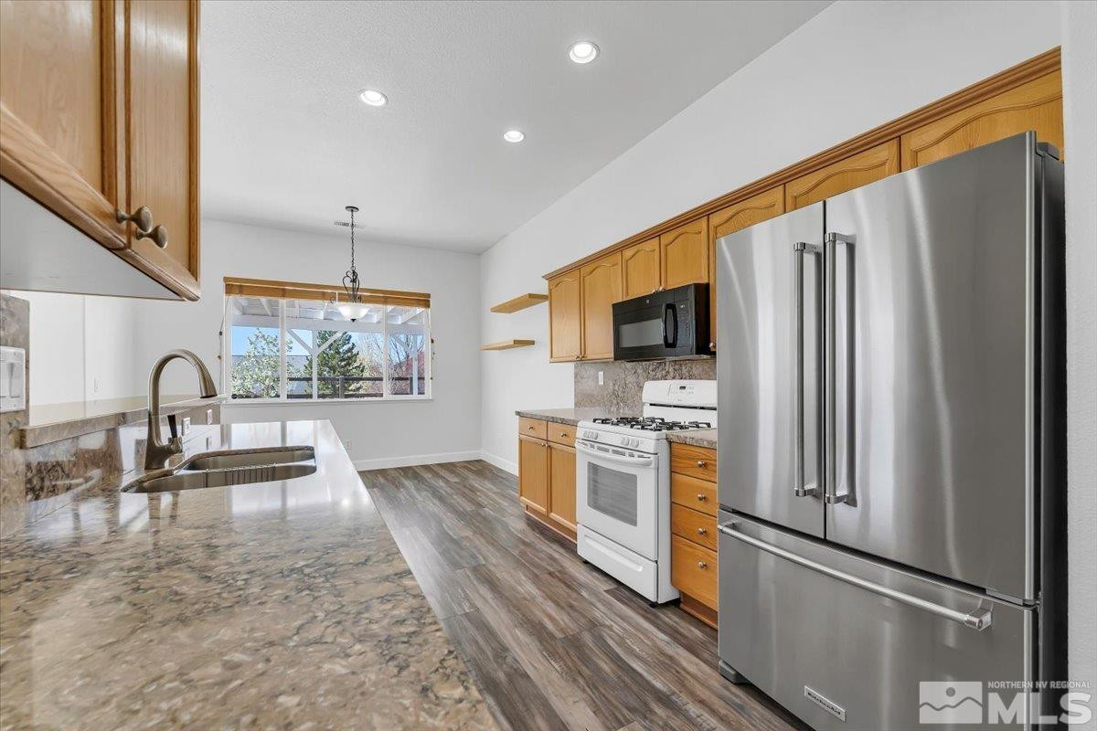 7871 Cantabria Dr Property Photo 11