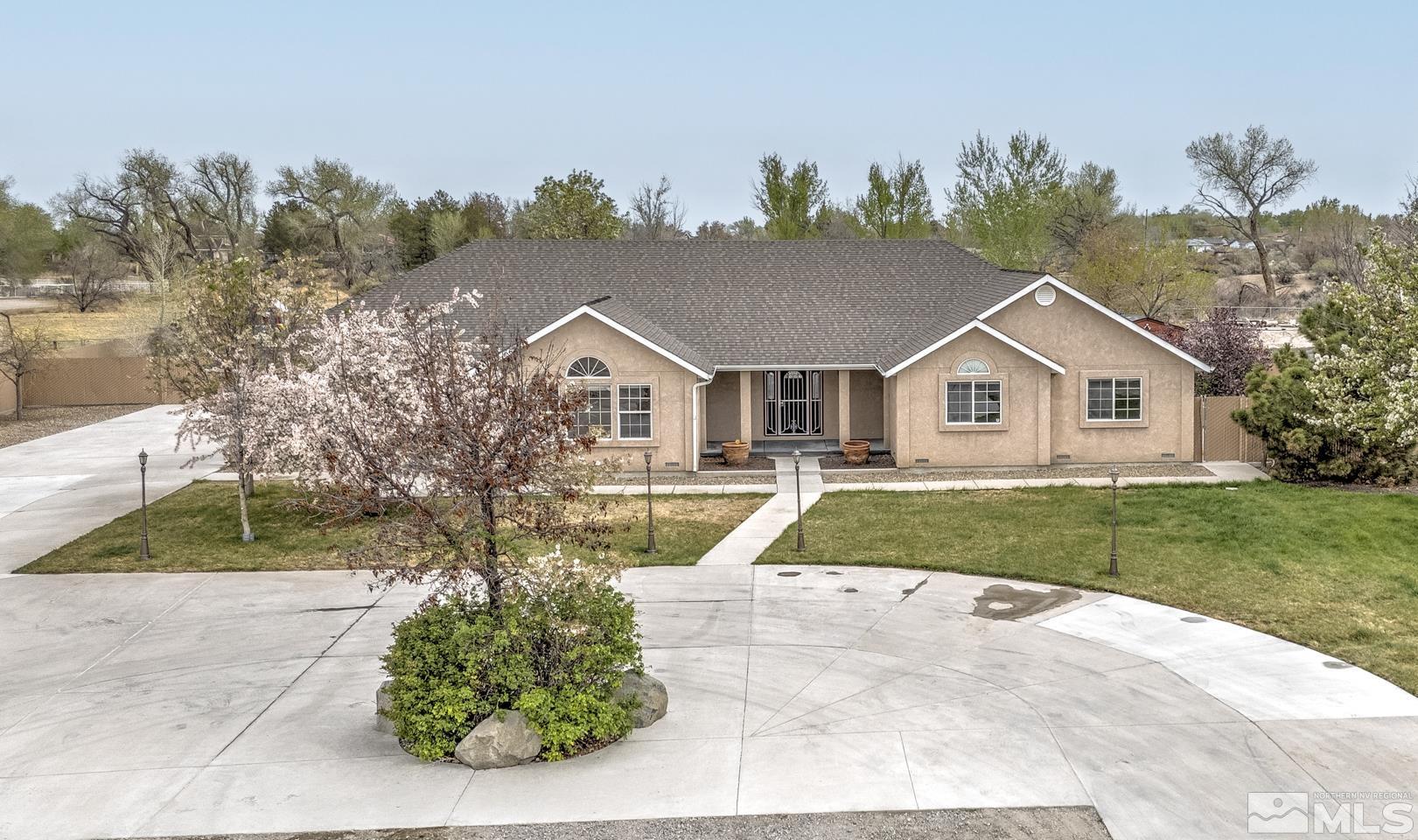 1580 Golden Park Way Property Photo