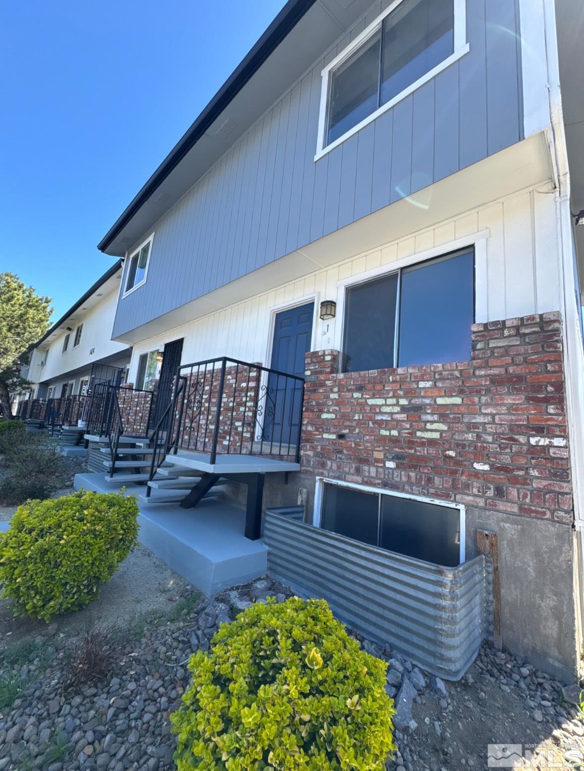 1424 E 9th Street Property Photo 1