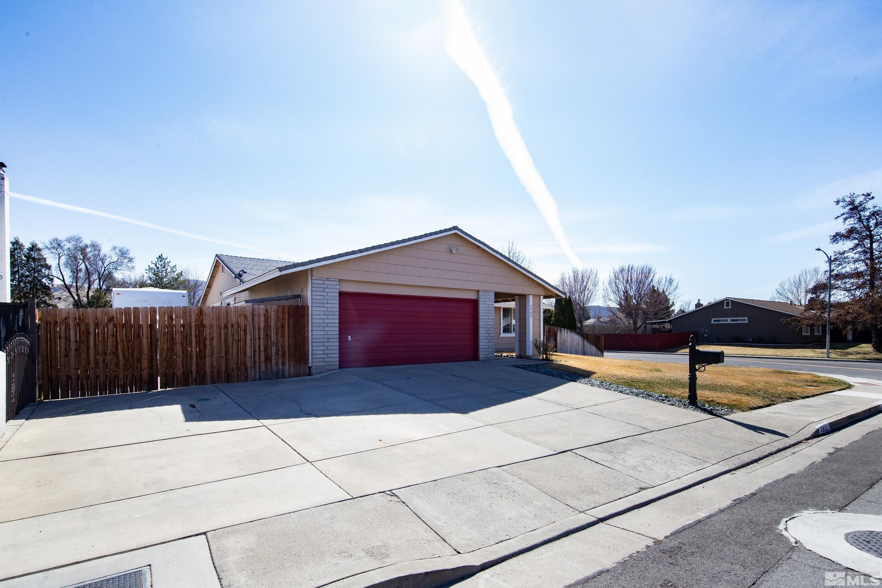 4900 Spring Dr Property Photo 1