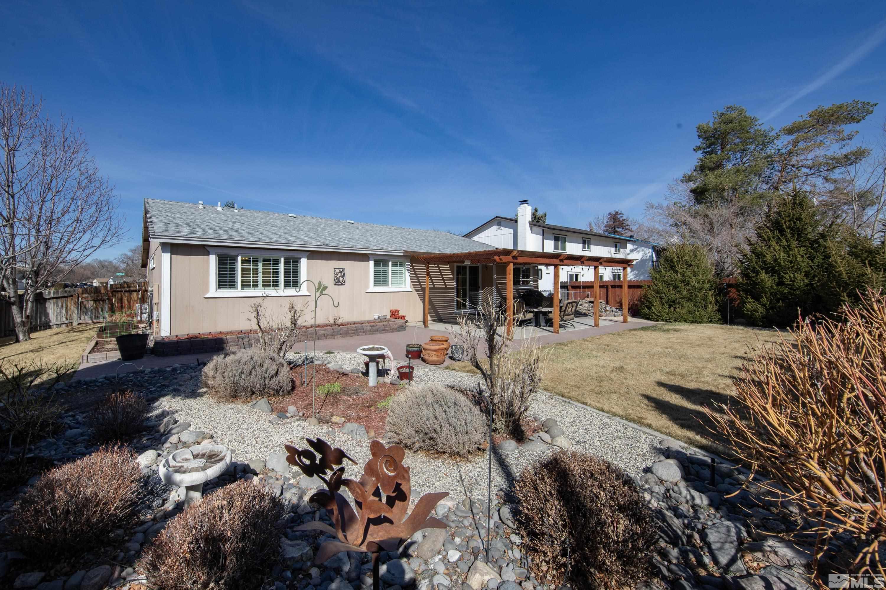 4900 Spring Dr Property Photo 2