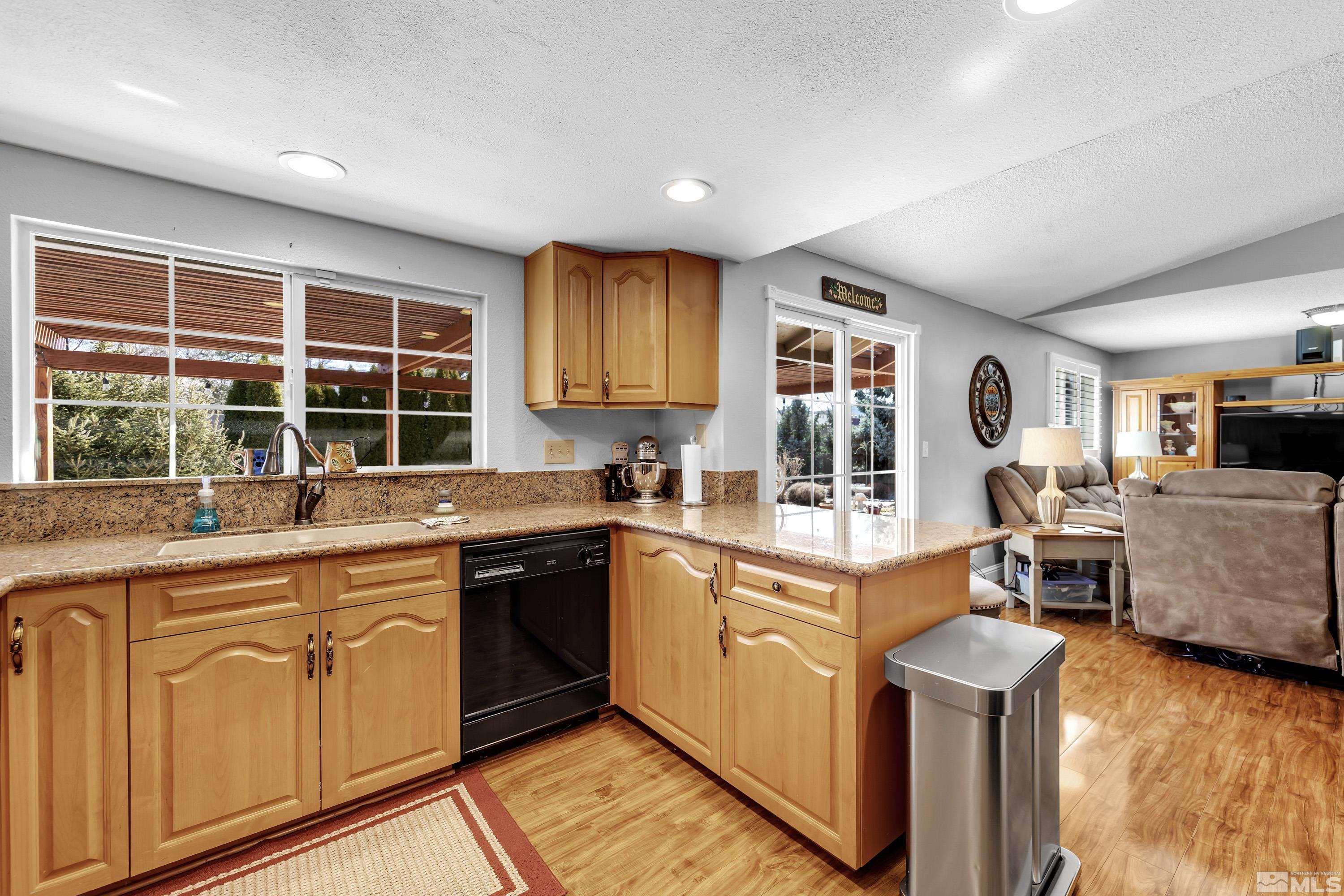 4900 Spring Dr Property Photo 10