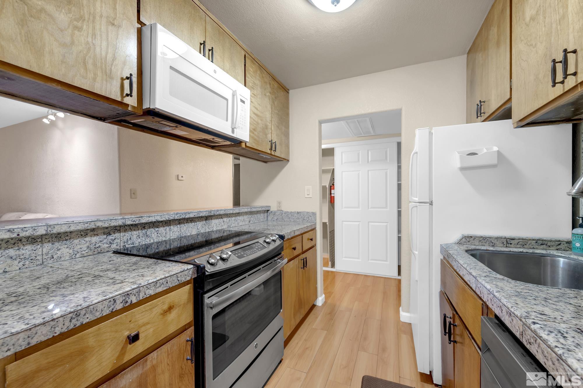 1000 Beck St Property Photo 8