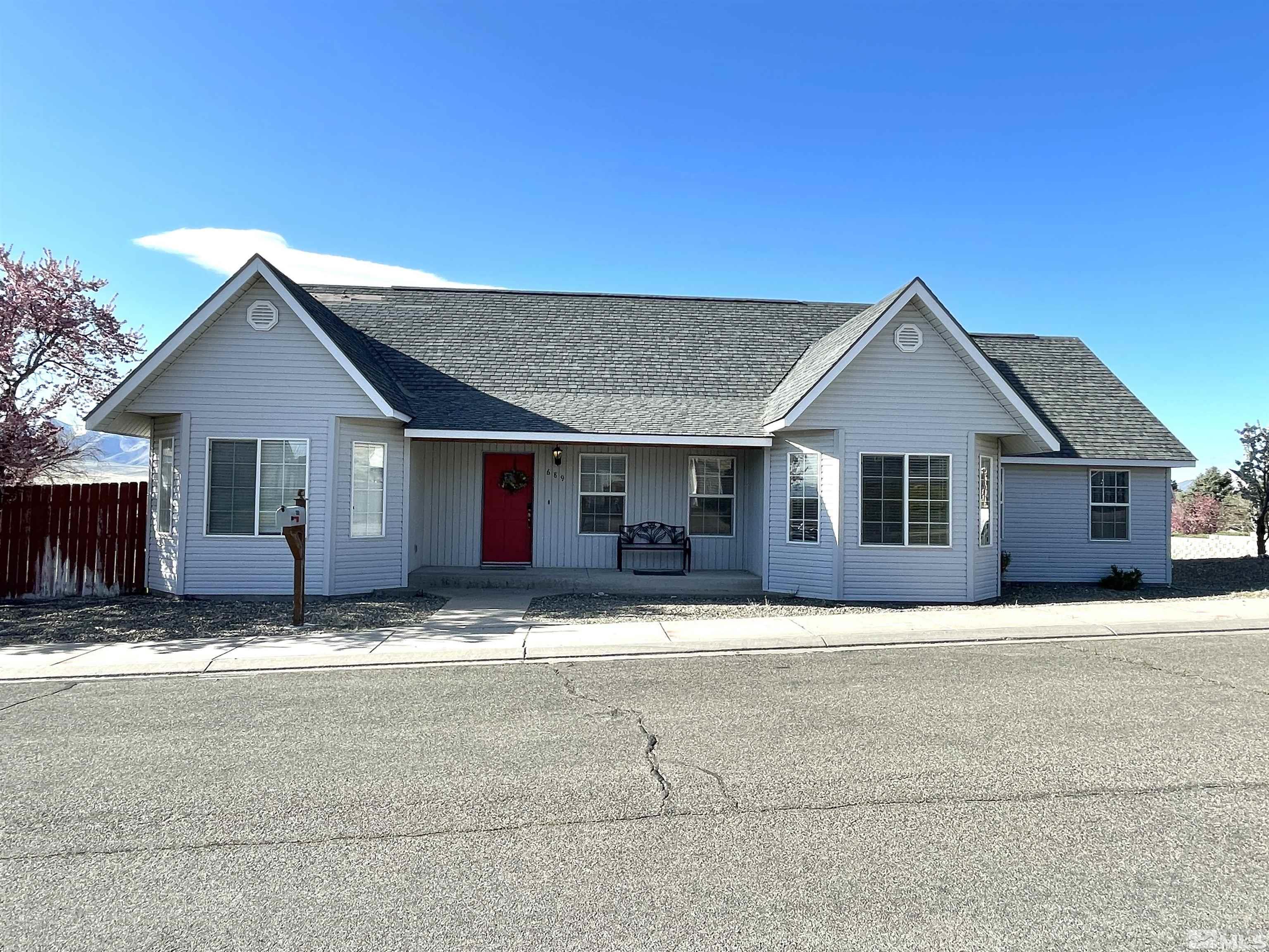 689 Castle Way Property Photo