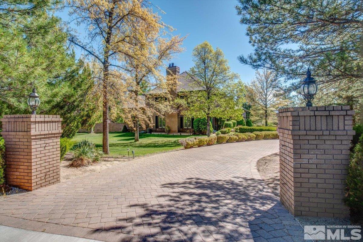 2424 Manhattan Property Photo 7