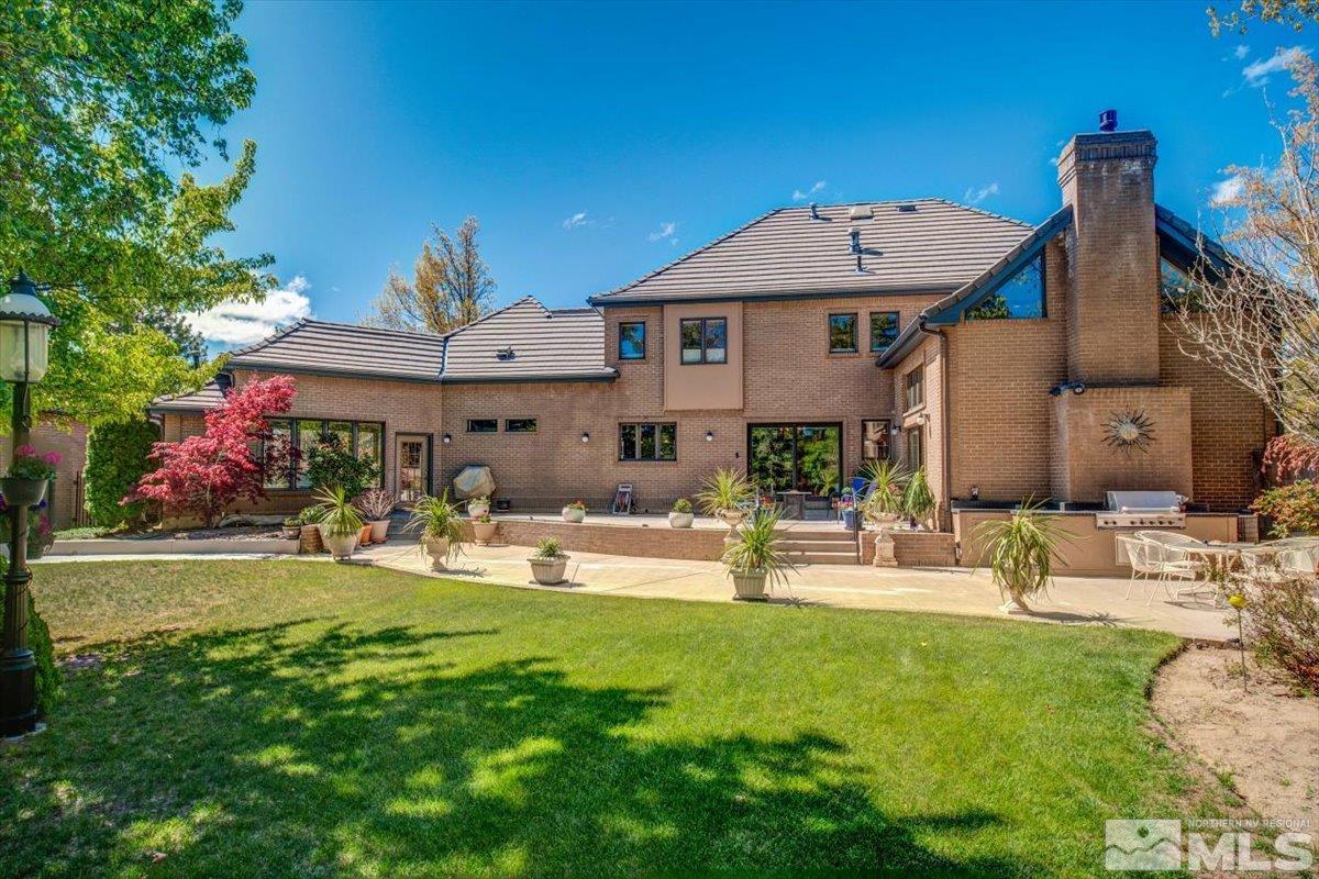 2424 Manhattan Property Photo 10