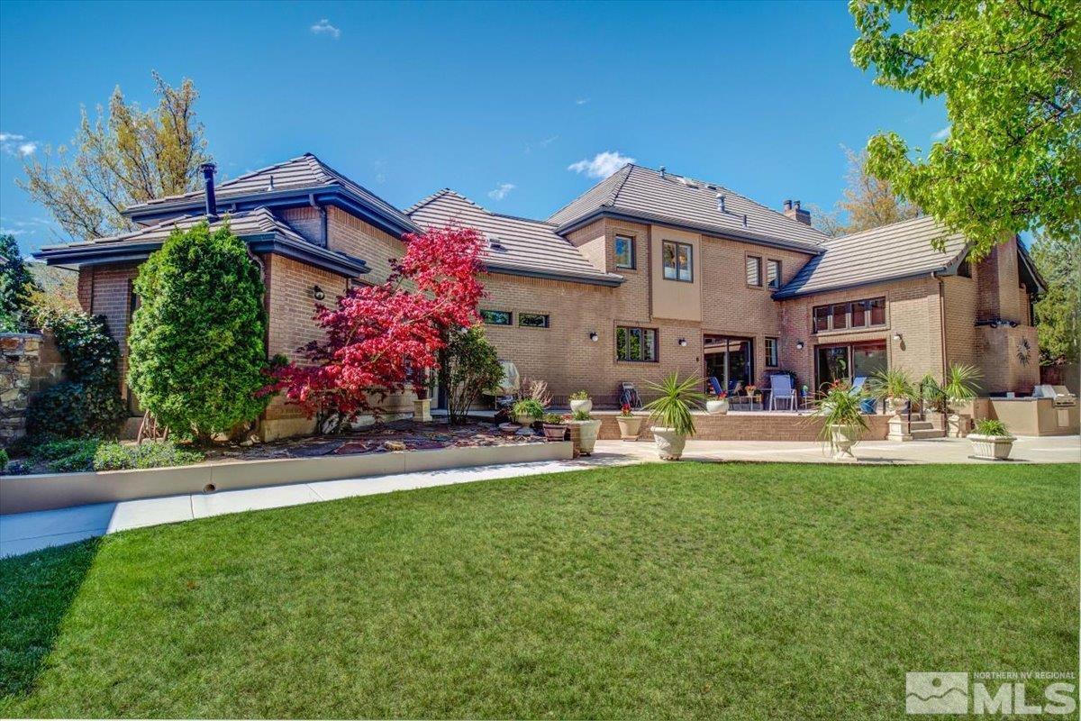 2424 Manhattan Property Photo 11
