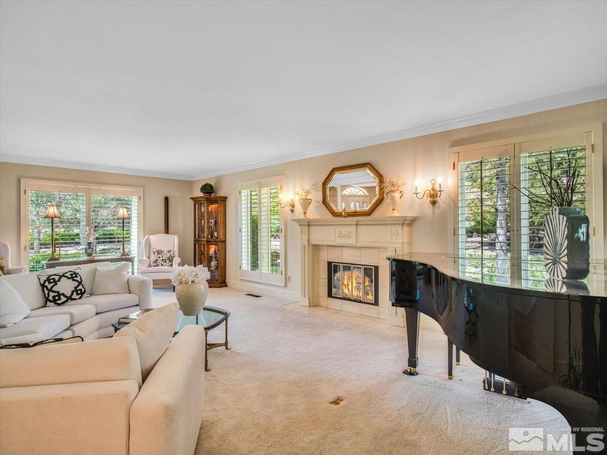 2424 Manhattan Property Photo 18