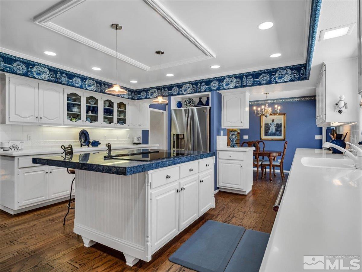 2424 Manhattan Property Photo 25