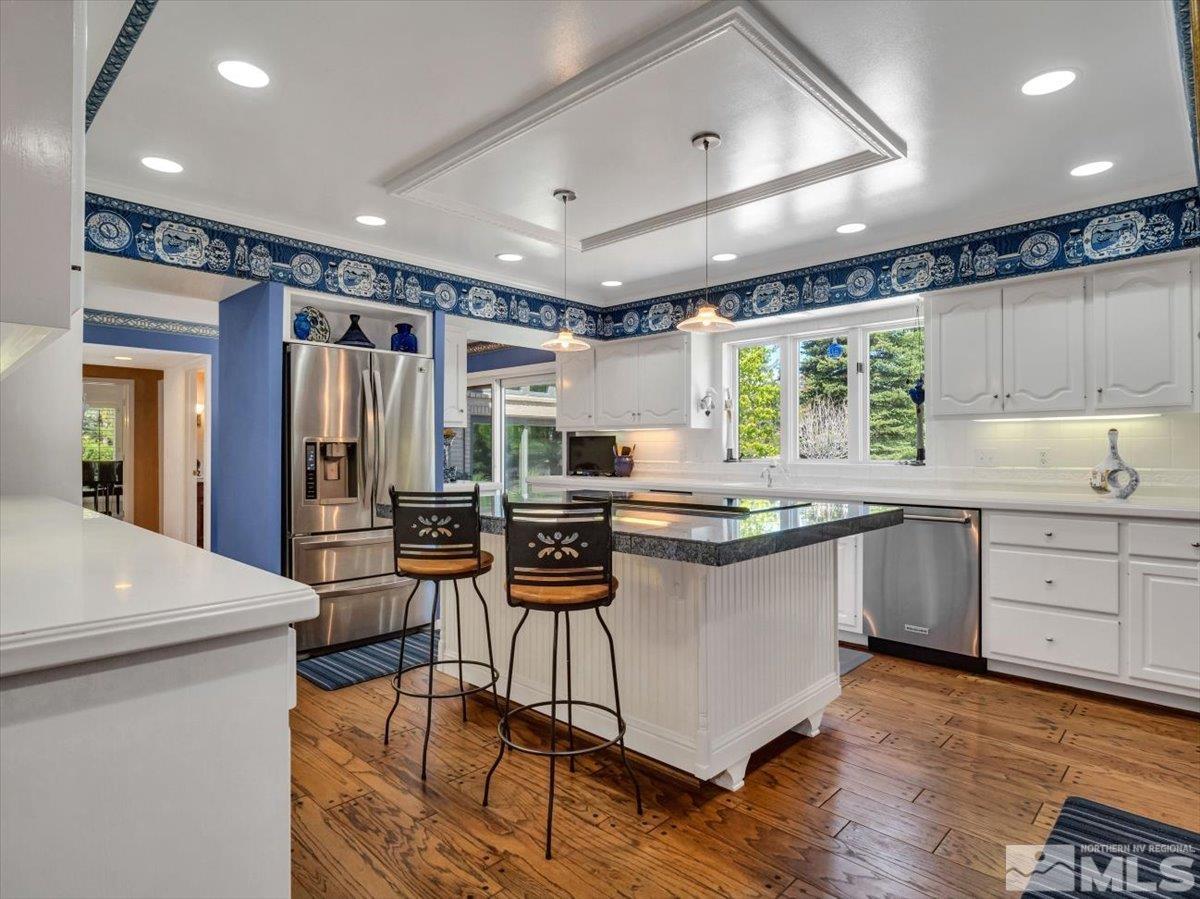 2424 Manhattan Property Photo 26