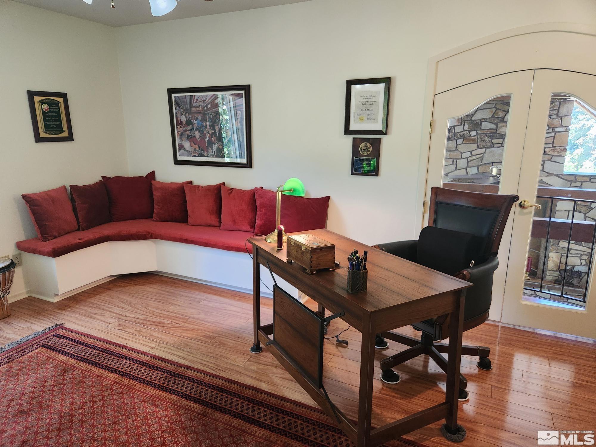 2424 Manhattan Property Photo 33