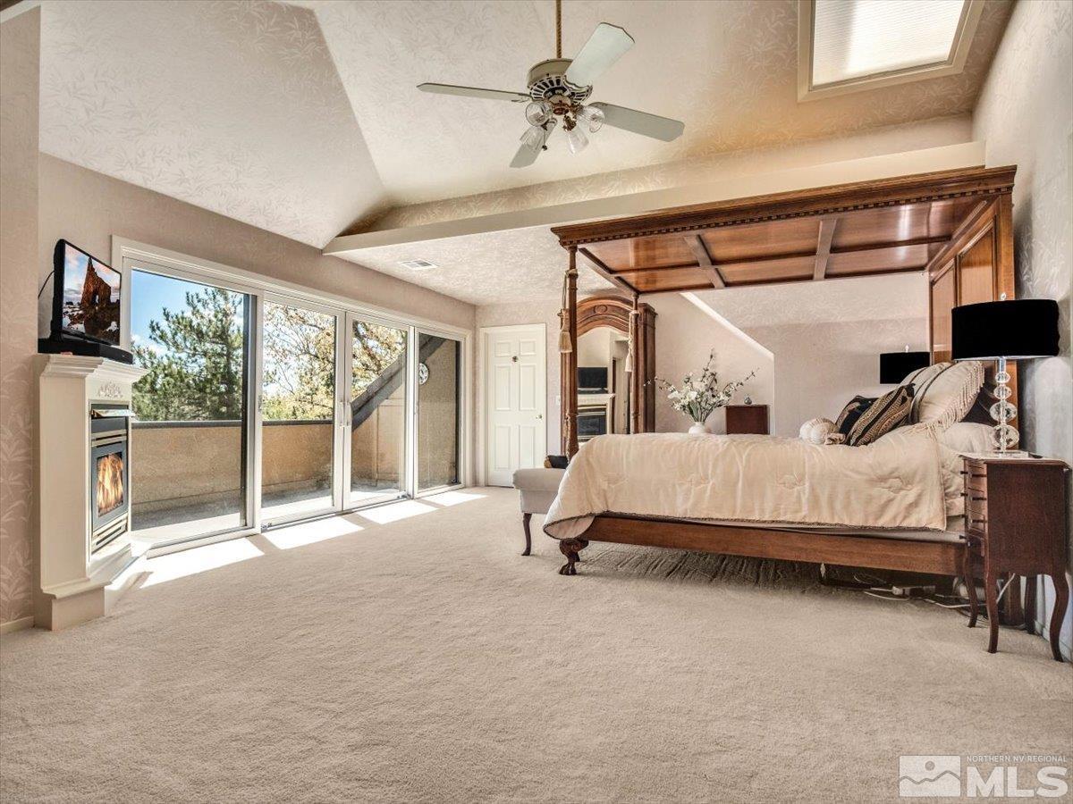 2424 Manhattan Property Photo 36