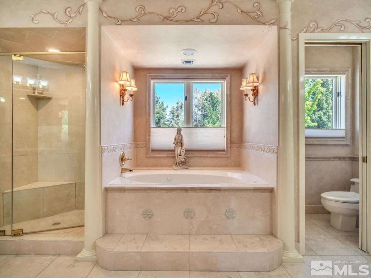 2424 Manhattan Property Photo 38