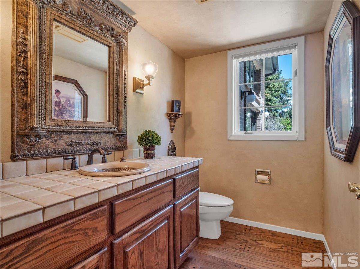 2424 Manhattan Property Photo 40