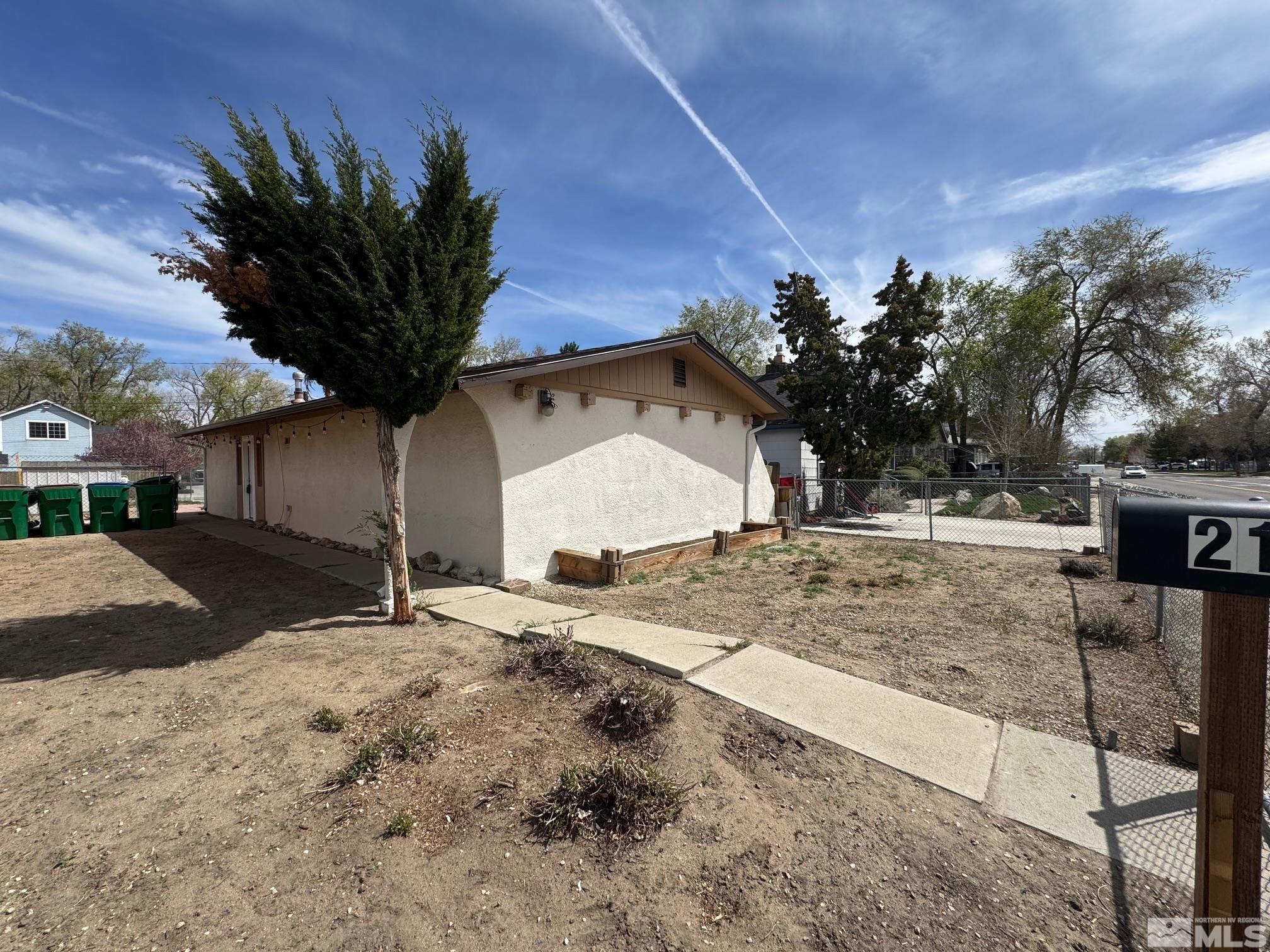 215 N Roop St Property Photo