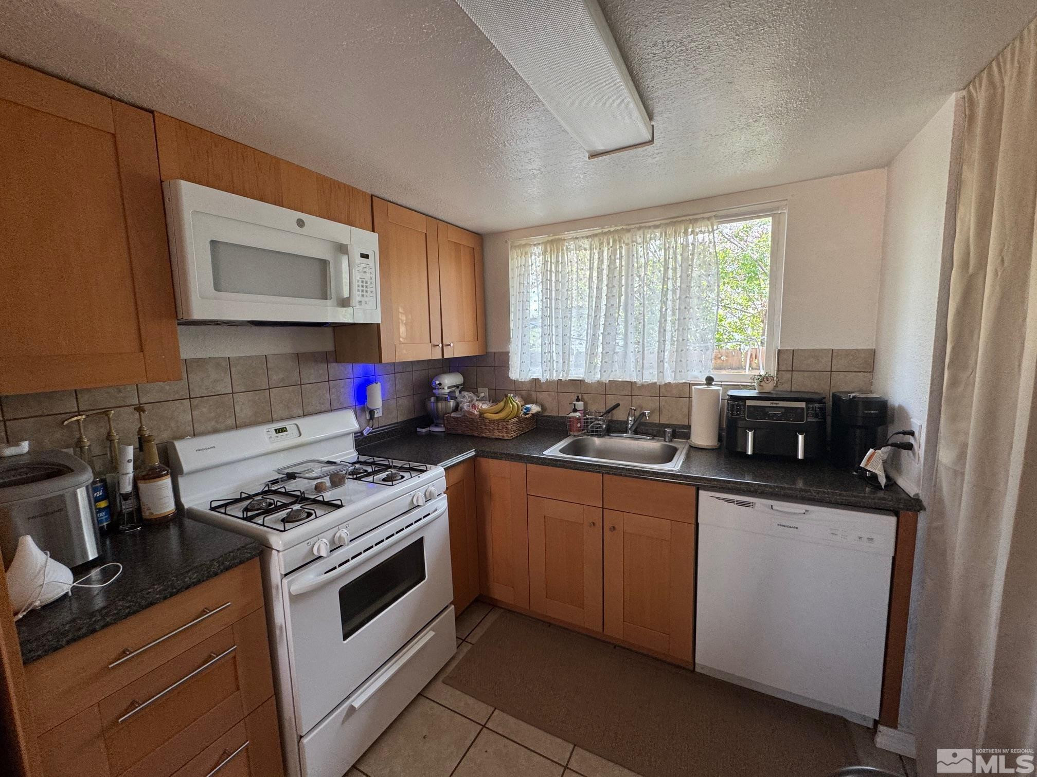 215 N Roop Street Property Photo 7