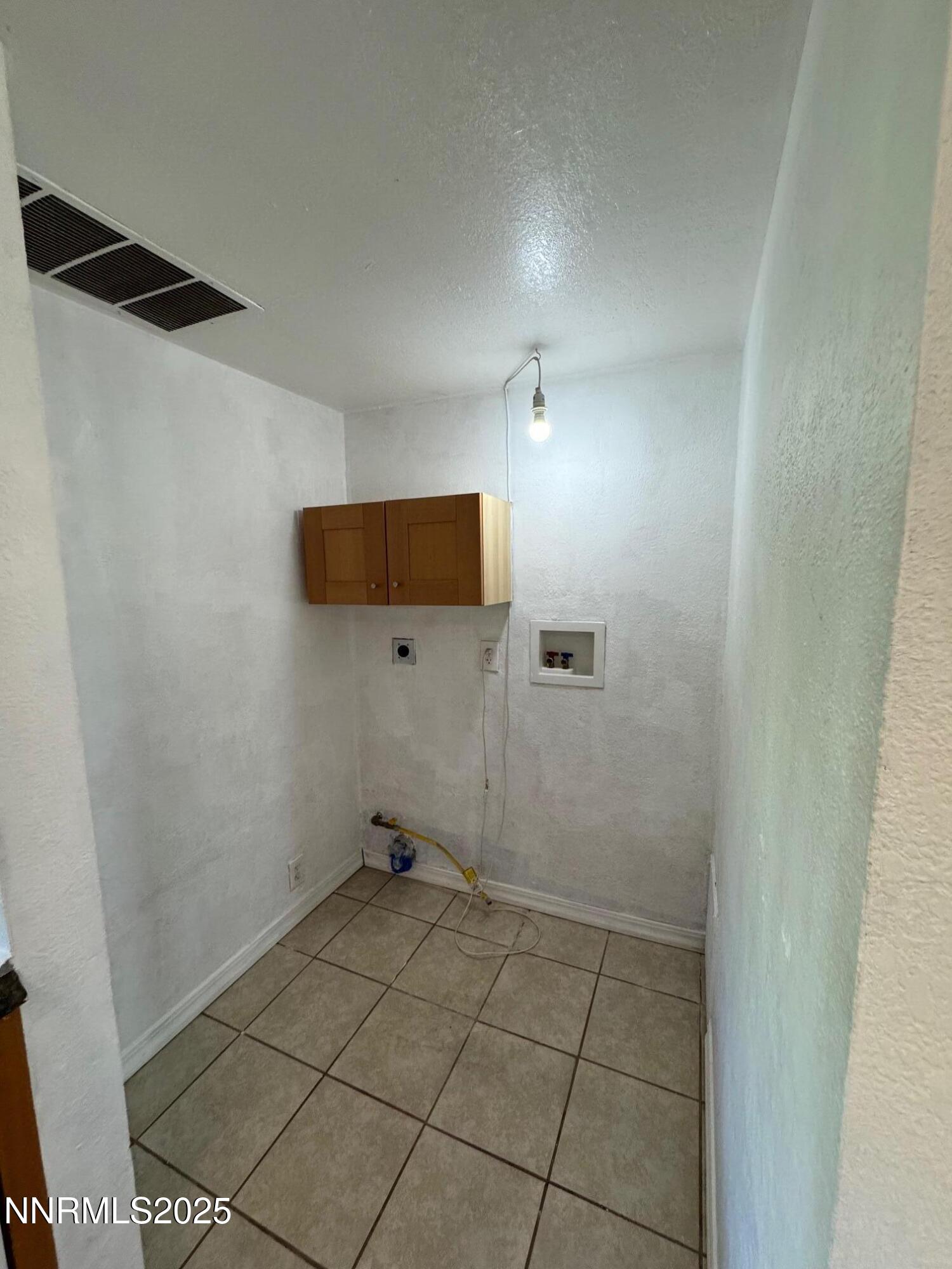215 N Roop Street Property Photo 12