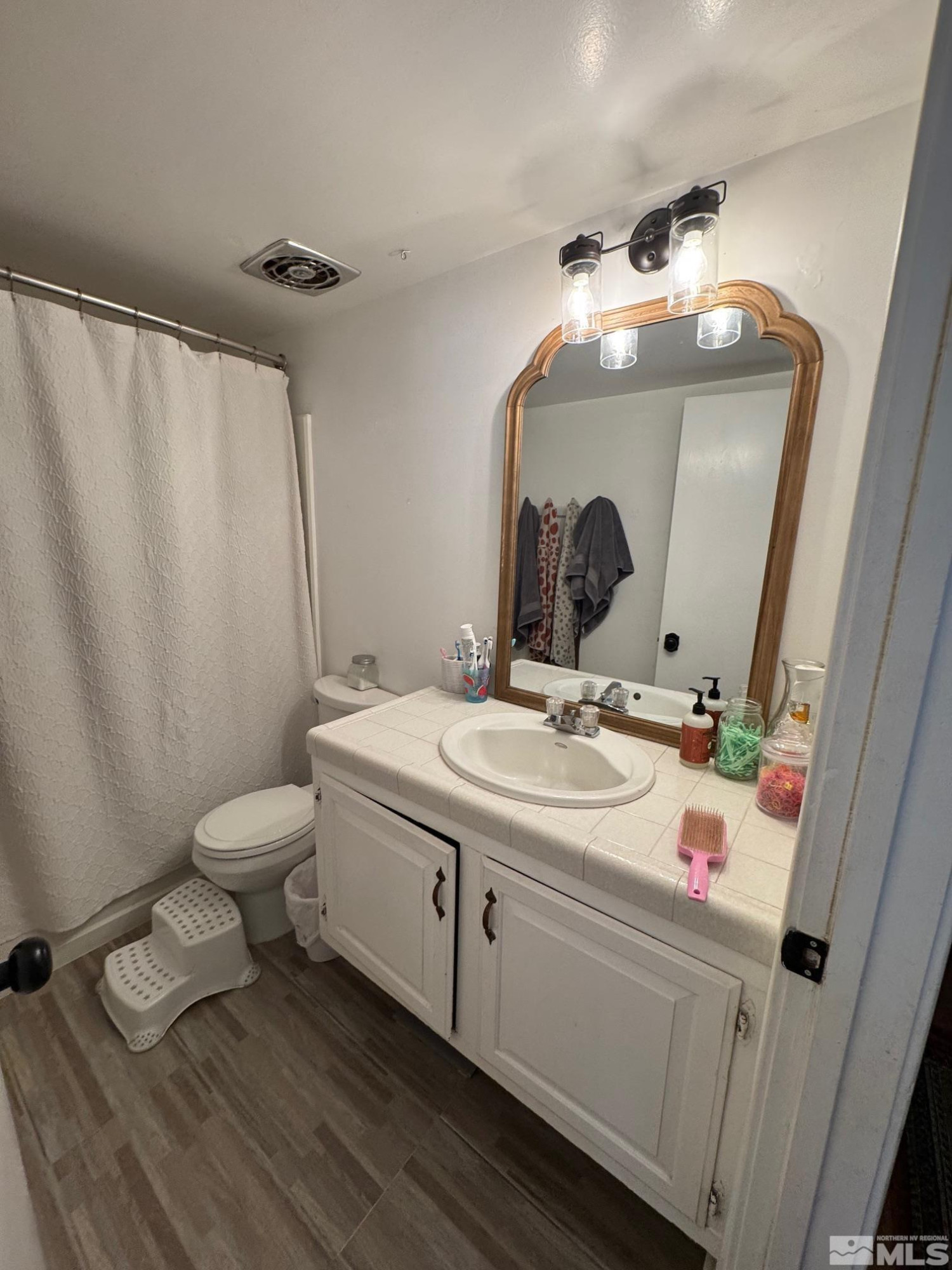 215 N Roop Street Property Photo 14