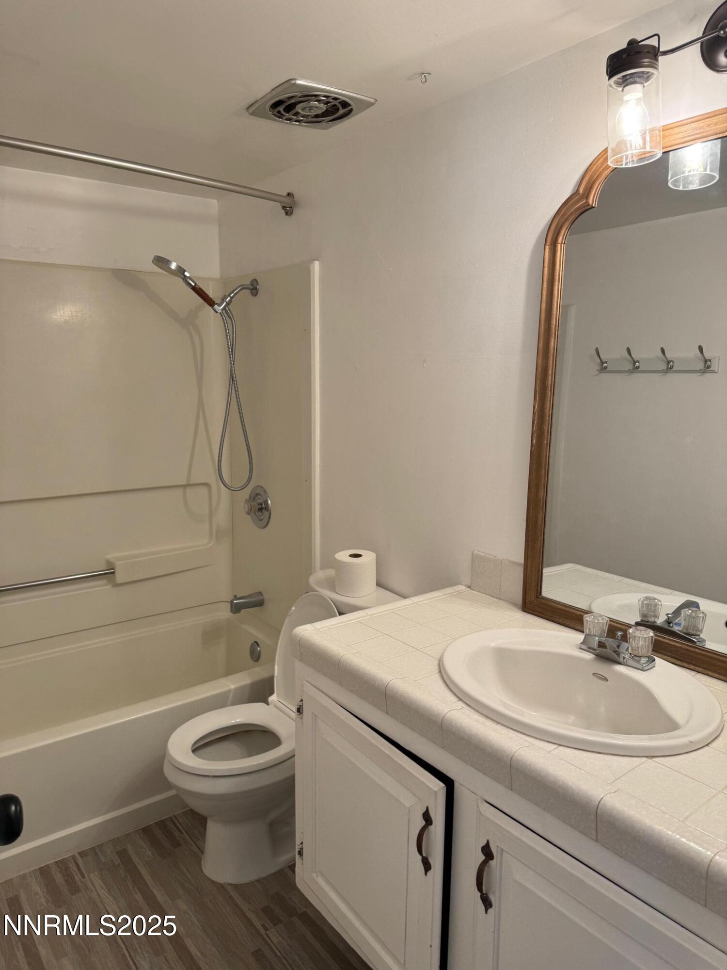215 N Roop Street Property Photo 21