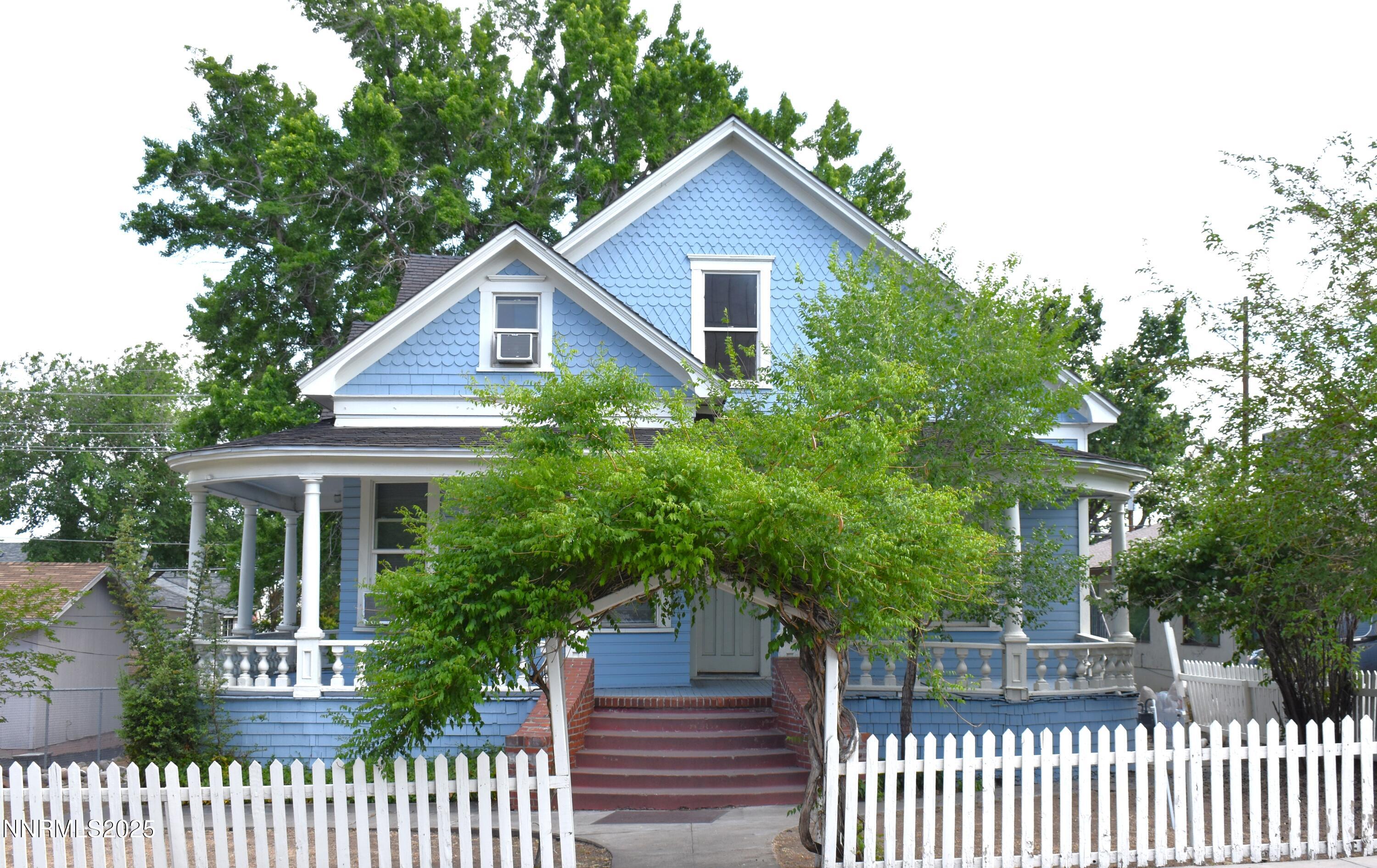 46 W 10th