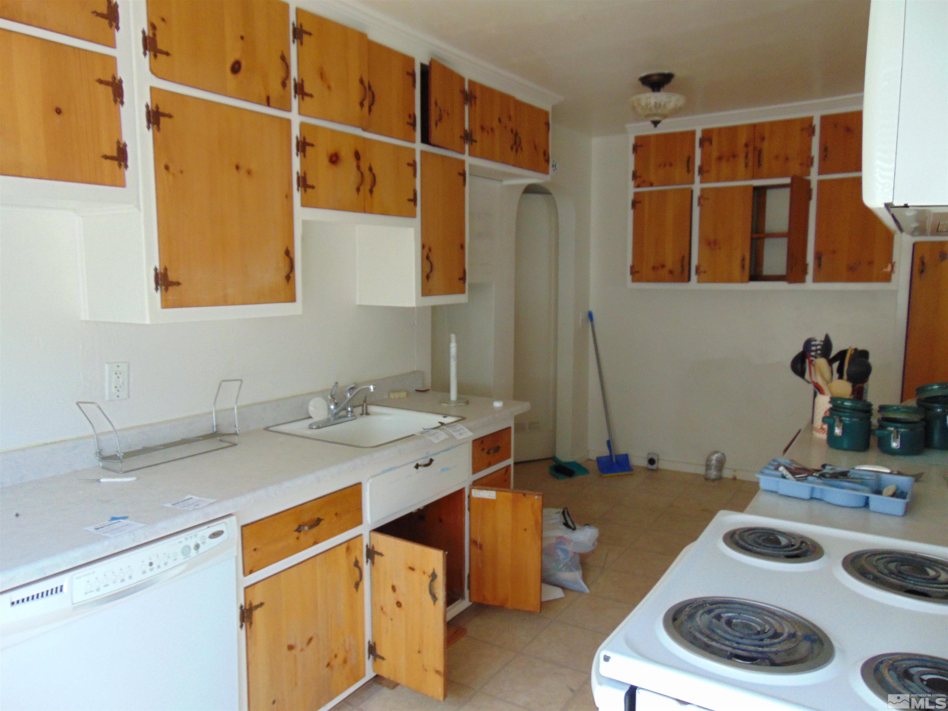 588 Humboldt St Property Photo 6