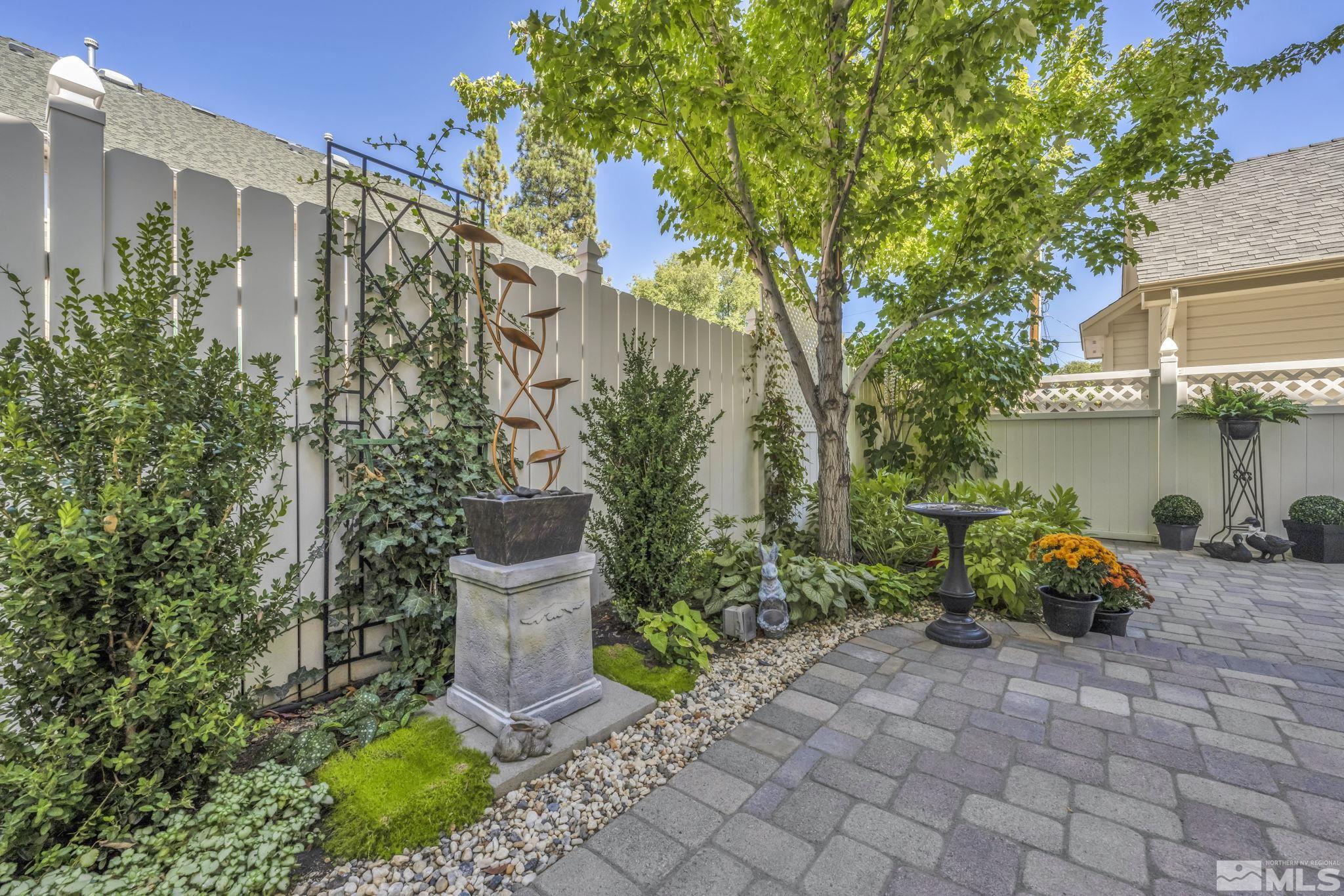 512 E Spear Property Photo 8