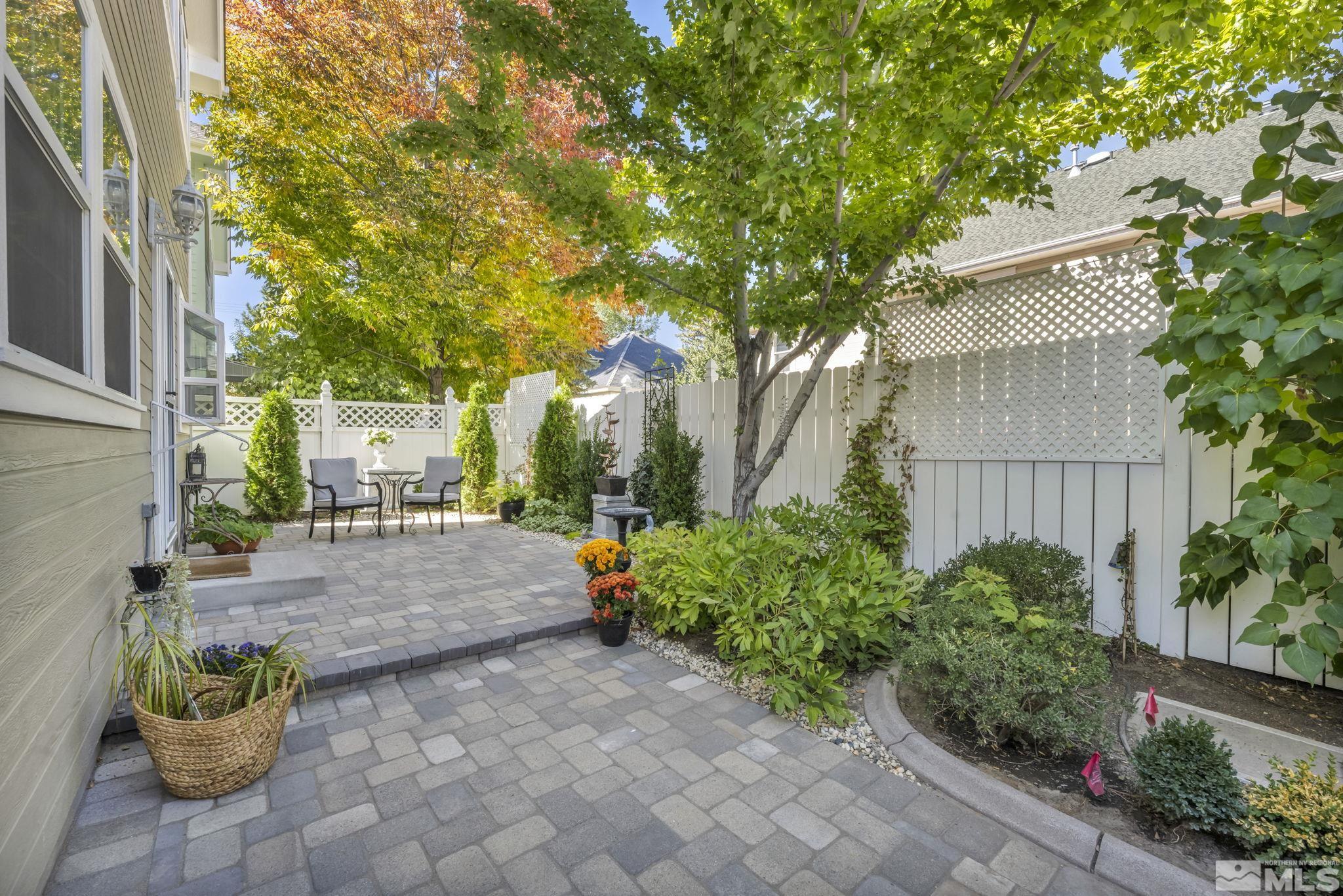 512 E Spear Property Photo 9