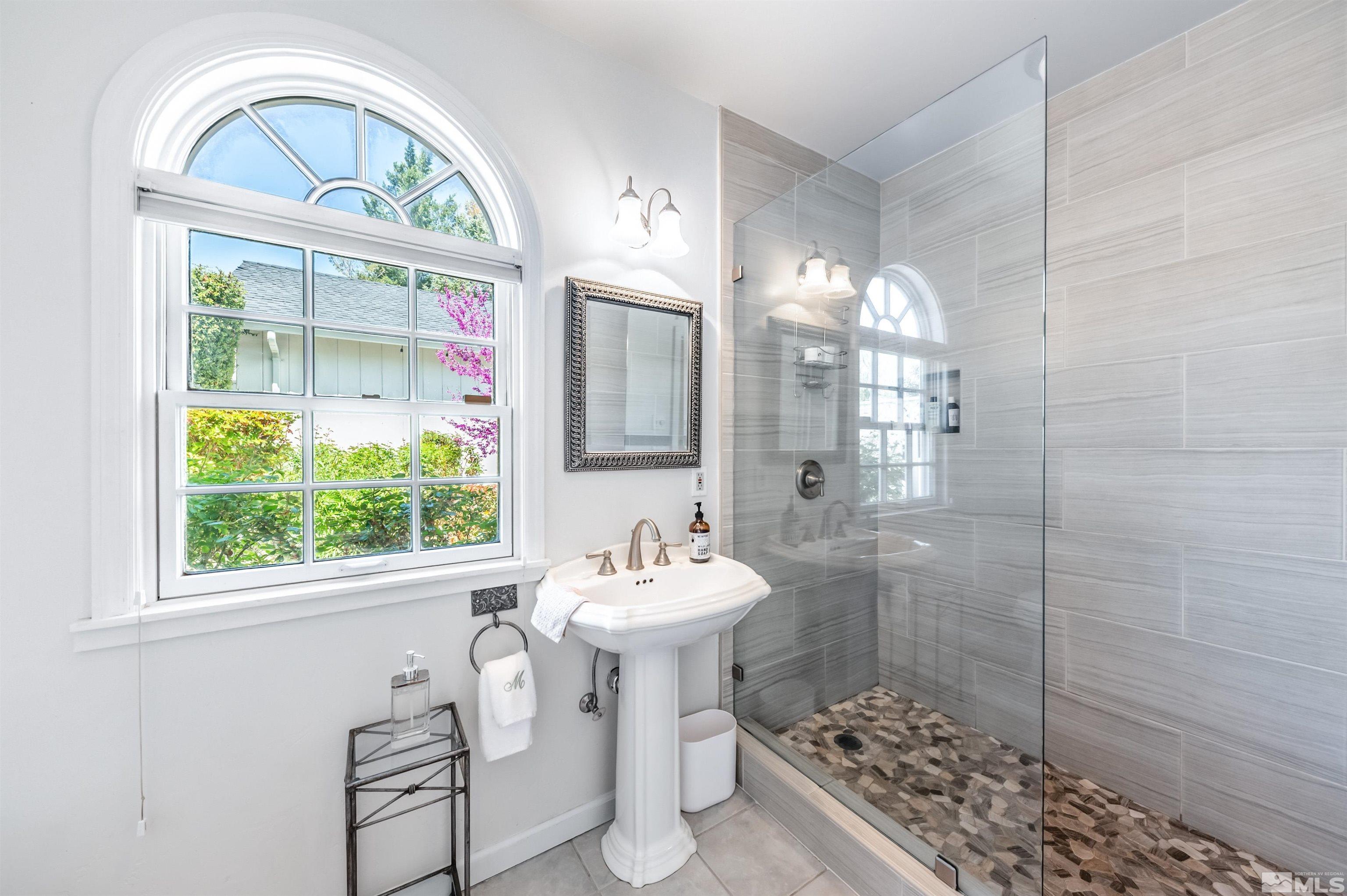 275 Urban Road Property Photo 11