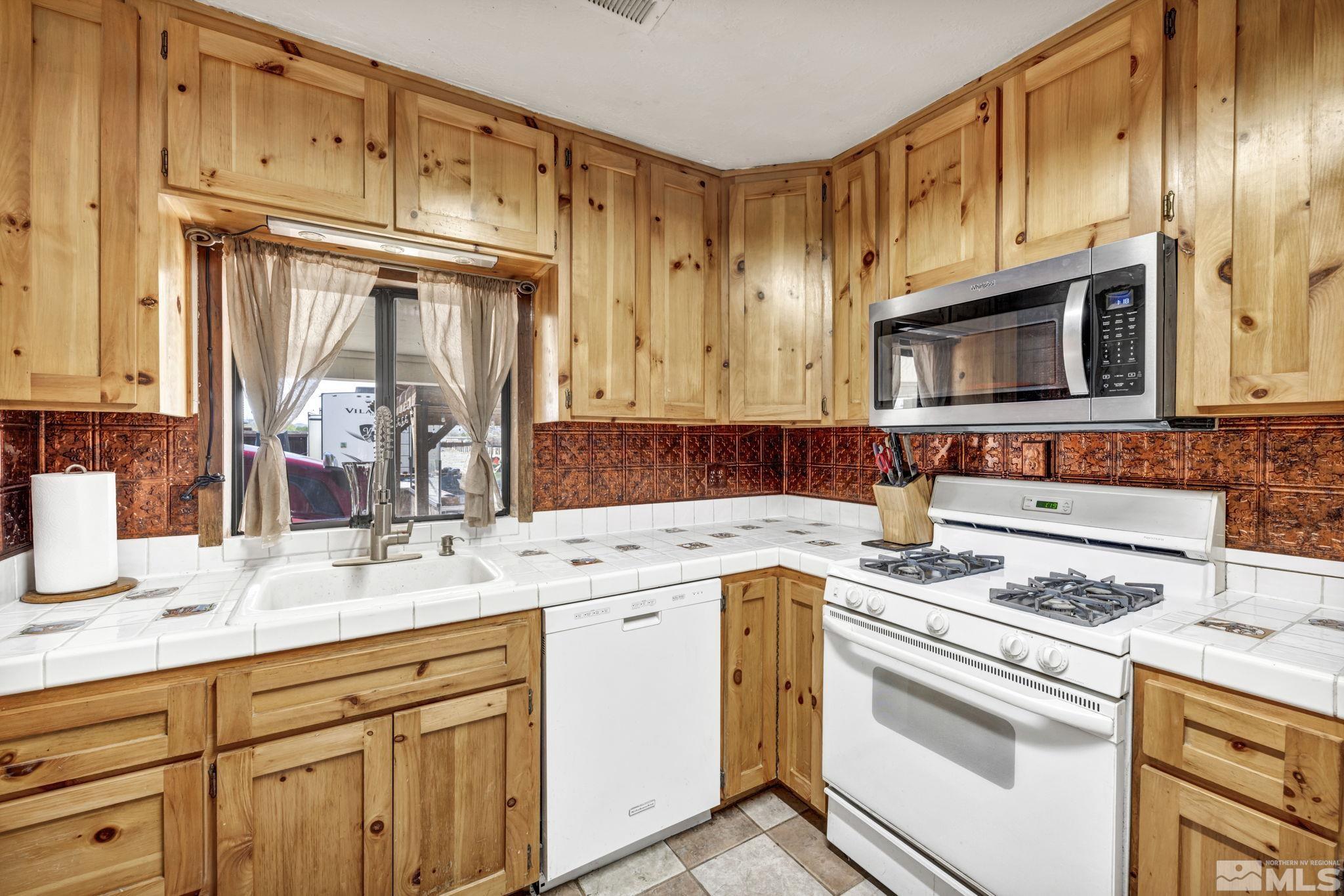 1165 Jennys Ln Property Photo 5