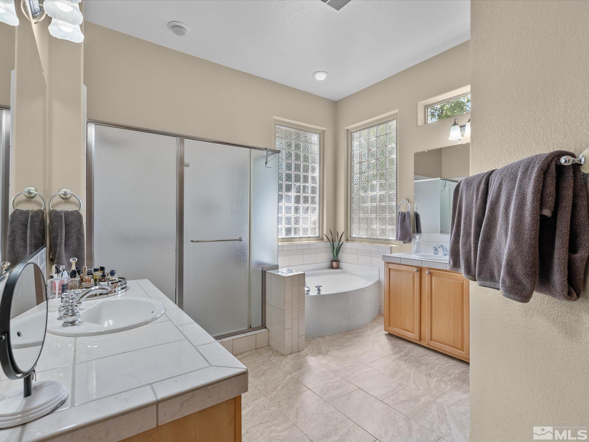 9900 Wilbur May Parkway Property Photo 16