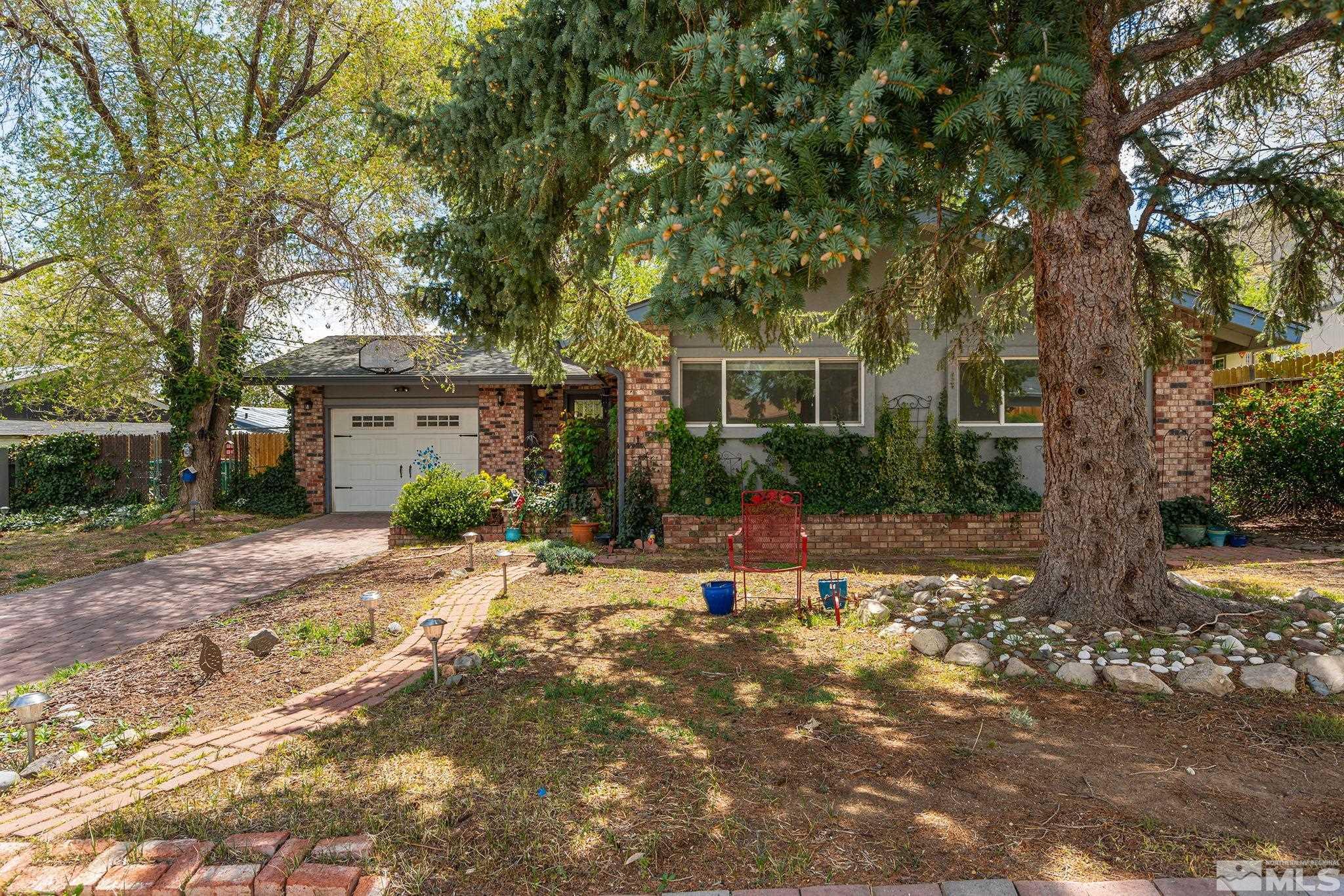 1035 Elm St Property Photo