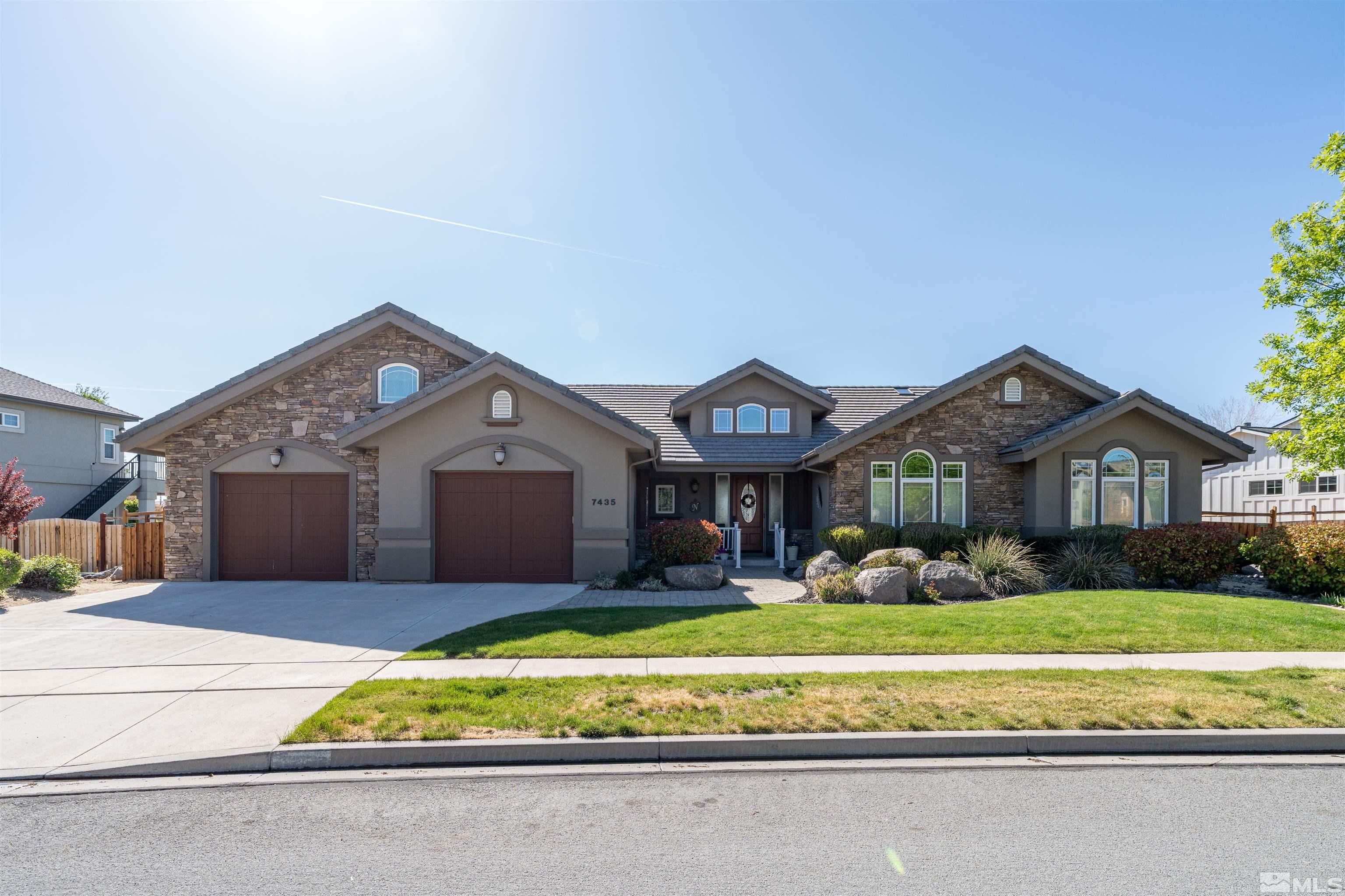 7435 Island Queen Drive Property Photo 1