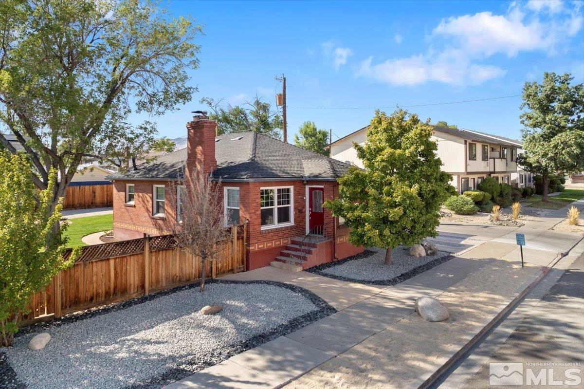 1025 Locust Street Property Photo 1