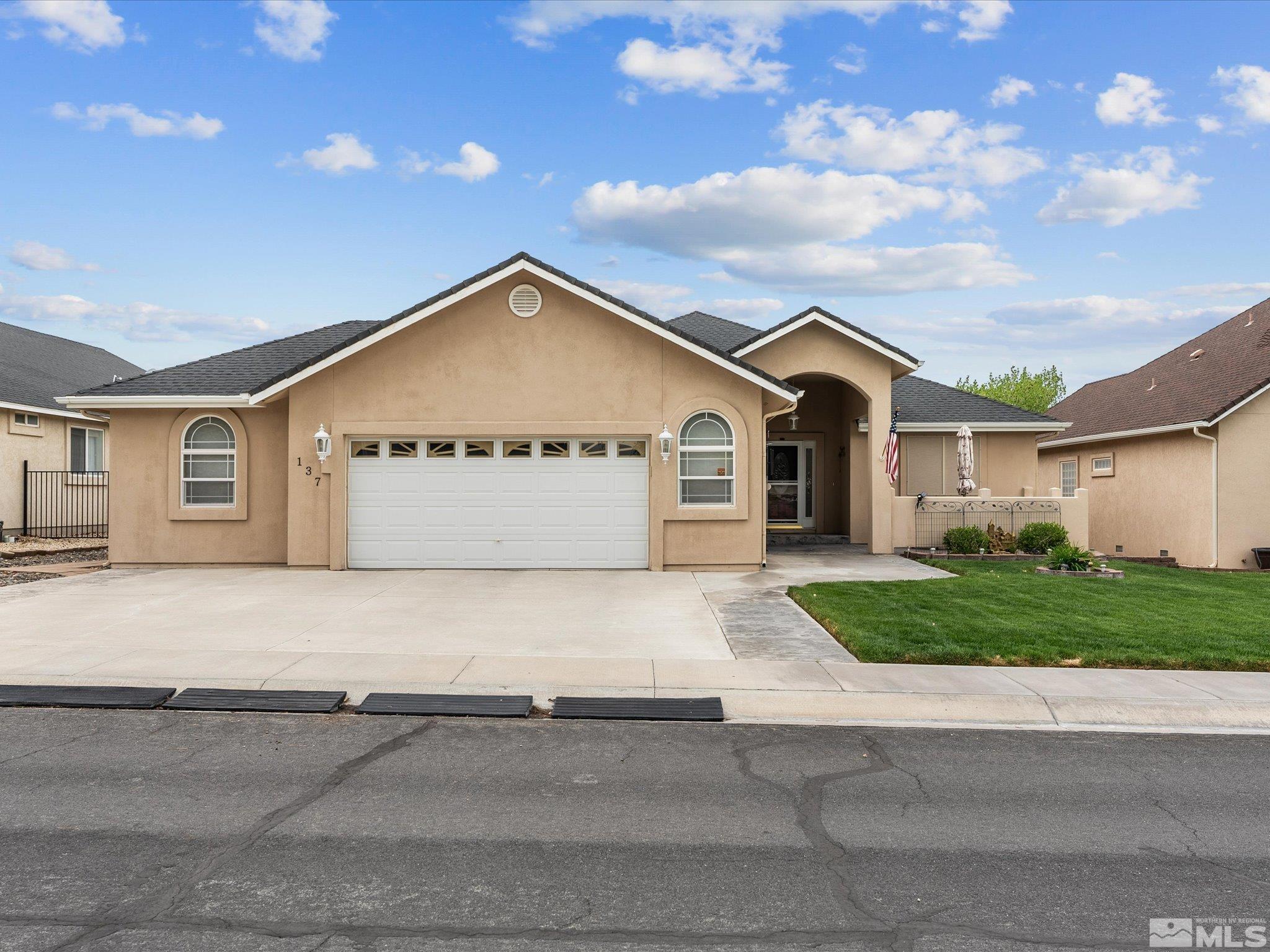 137 Desert Lakes Drive Property Photo 1