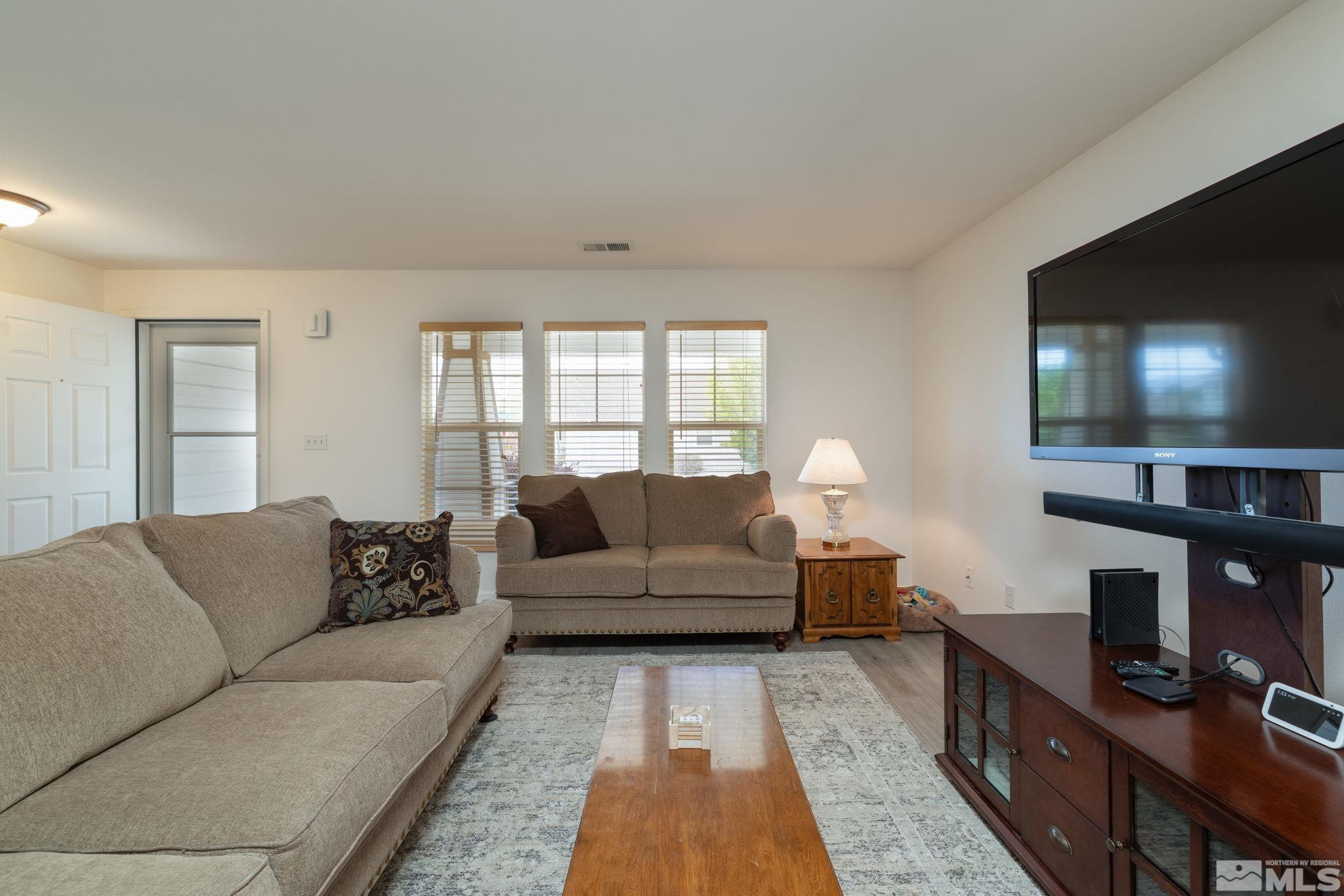1419 Honey Locust Property Photo 3