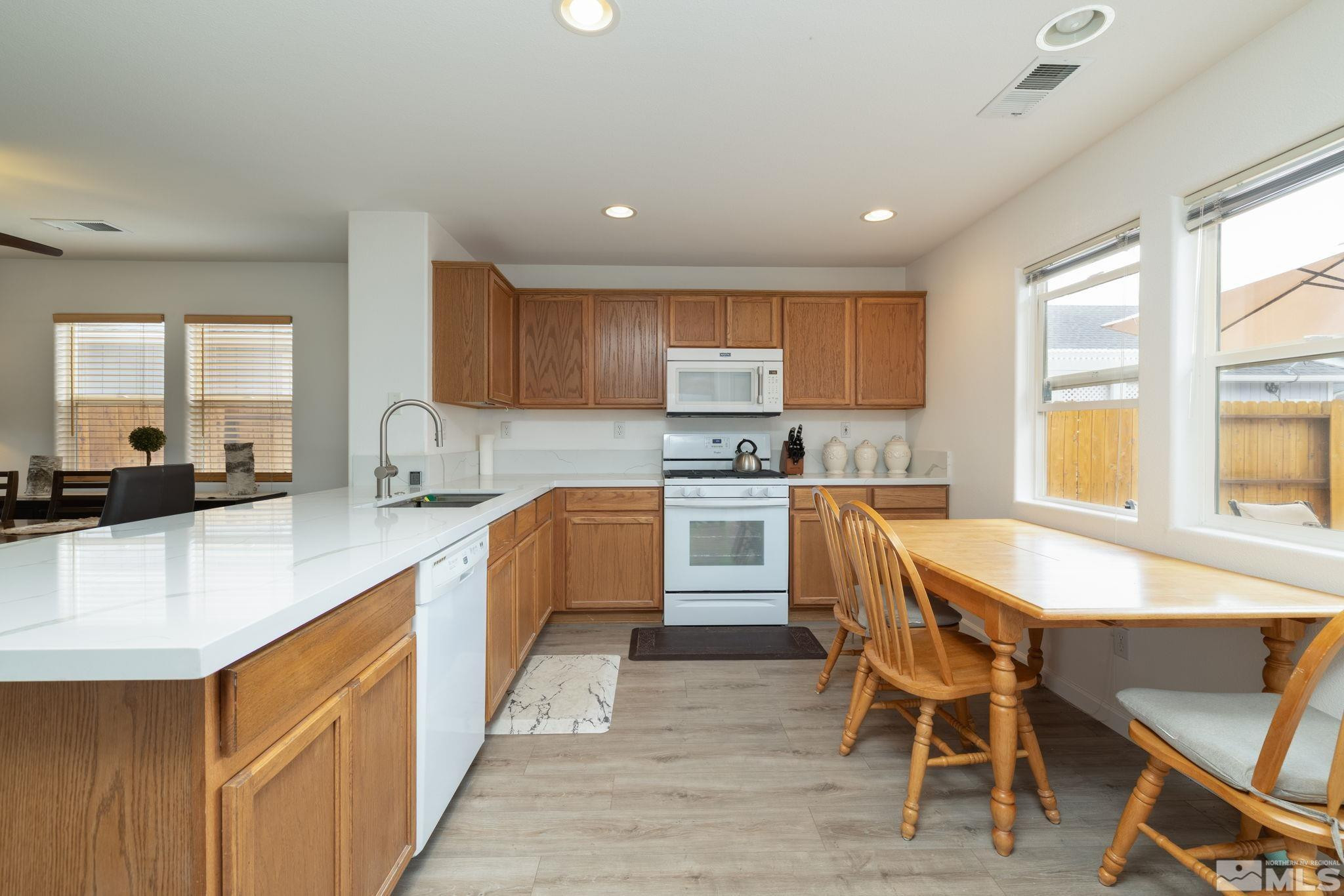 1419 Honey Locust Property Photo 8