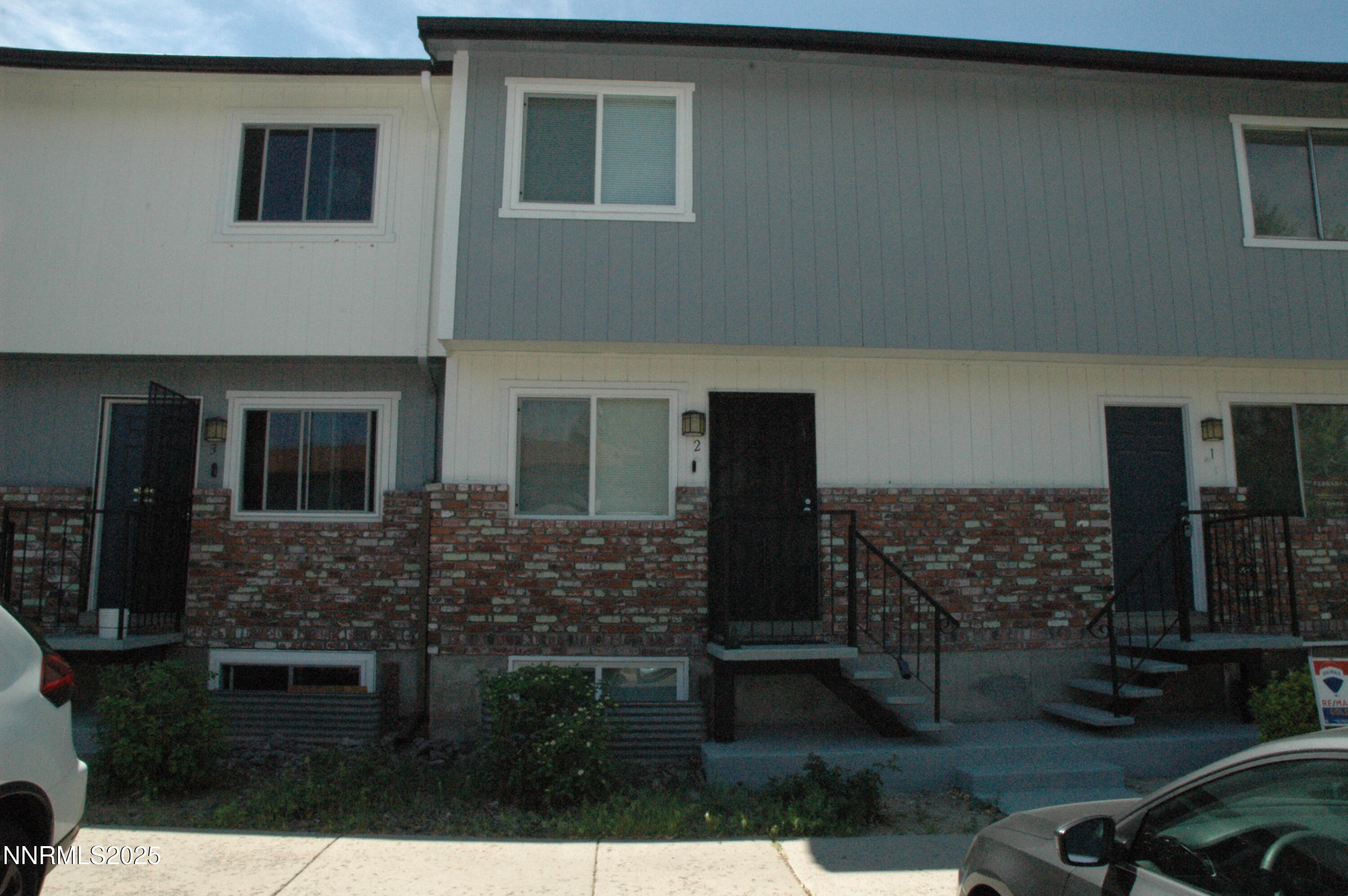 1424 E 9th Property Photo 1