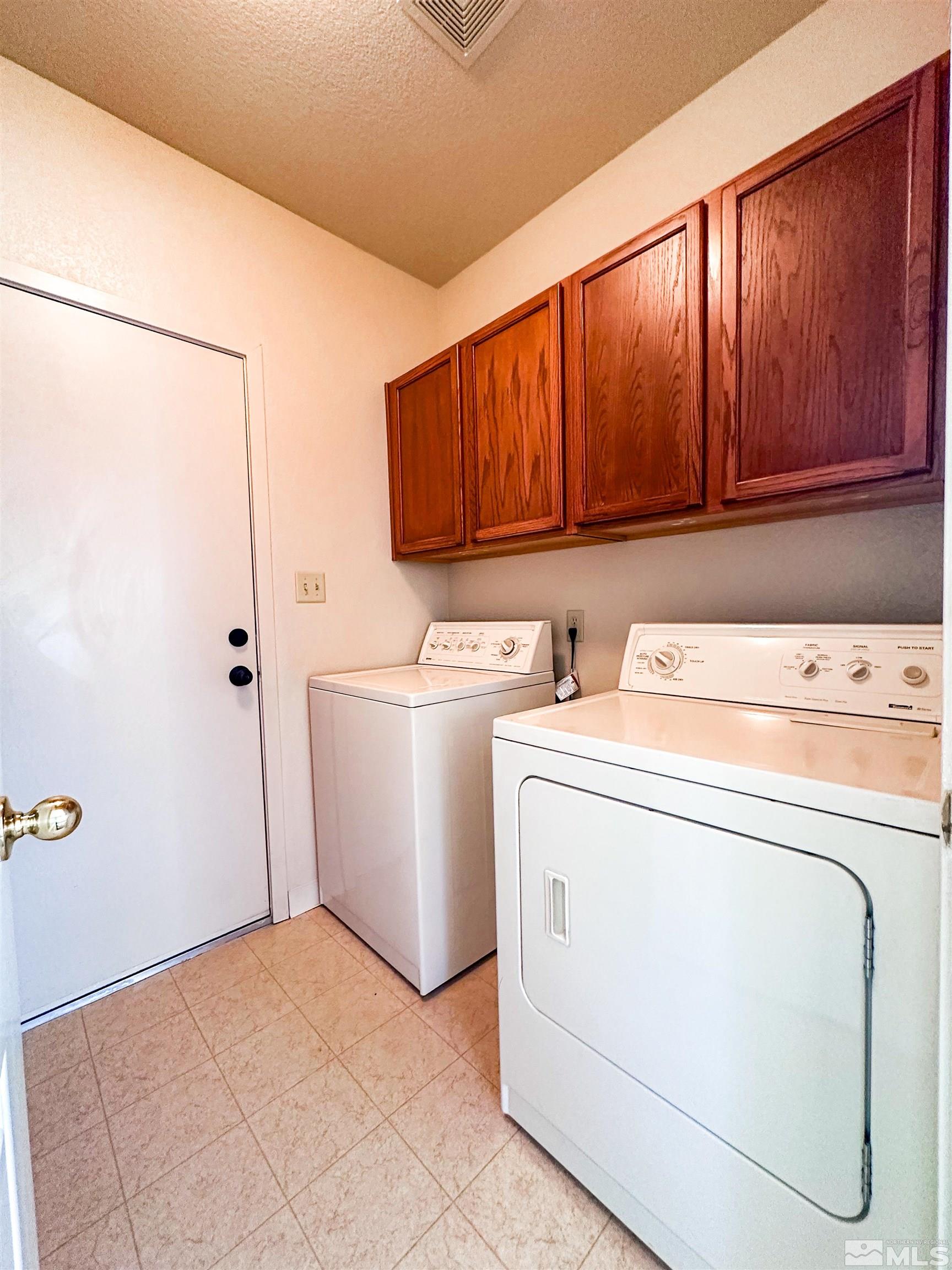 1883 Cambridge Hills Court Property Photo 17