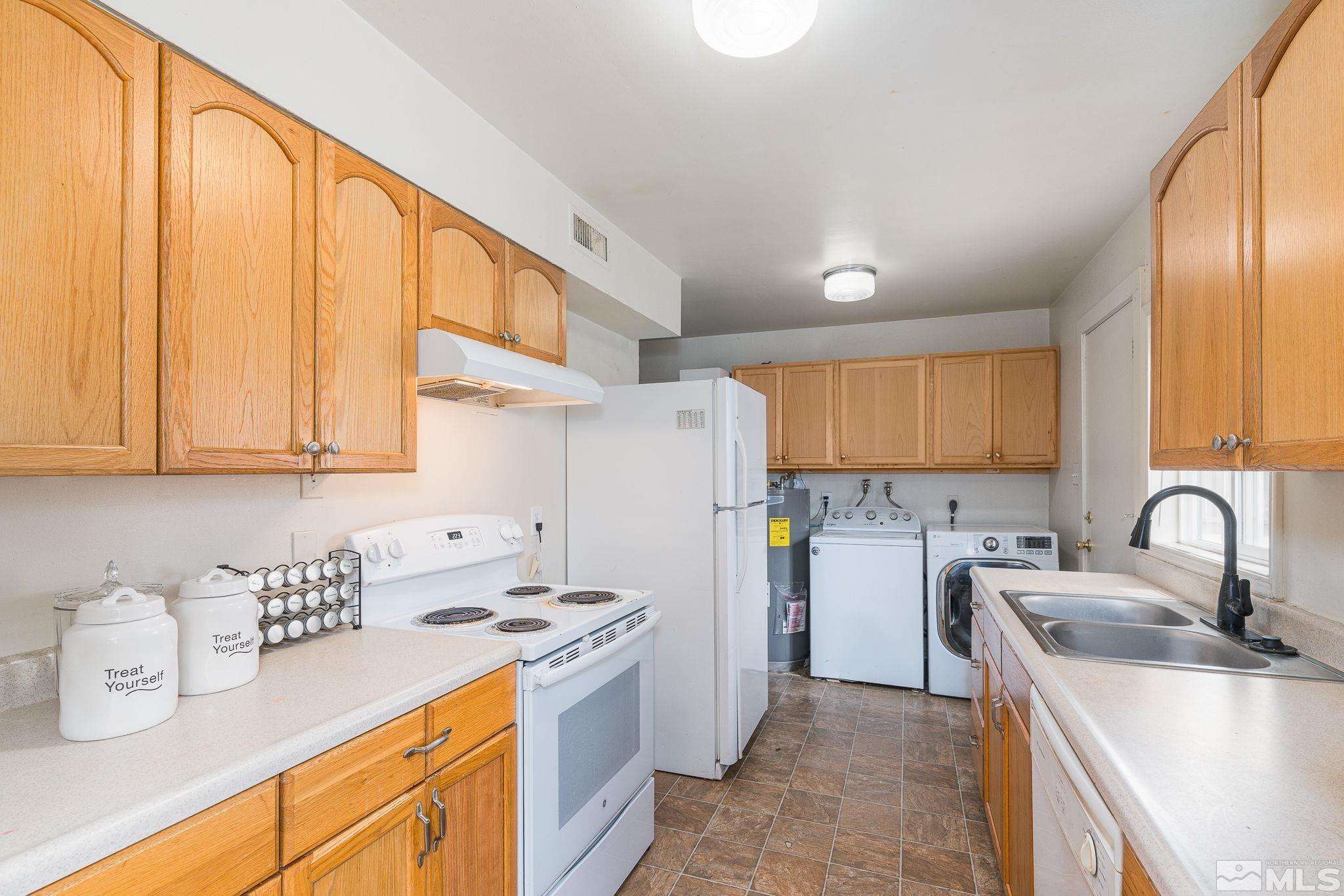 11420 Rocky Mountain Street Property Photo 9