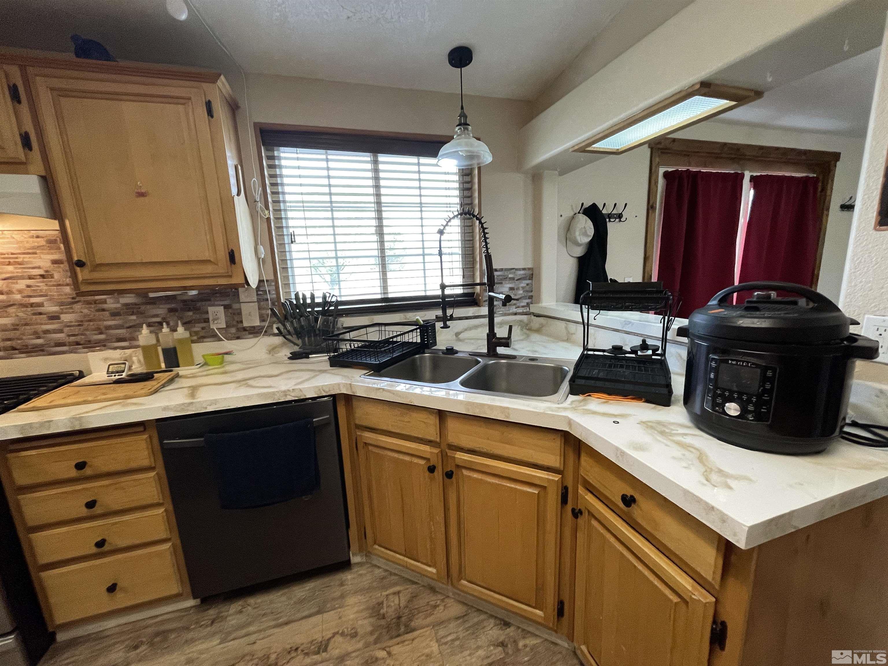 3075 Cougar Ct Property Photo 4