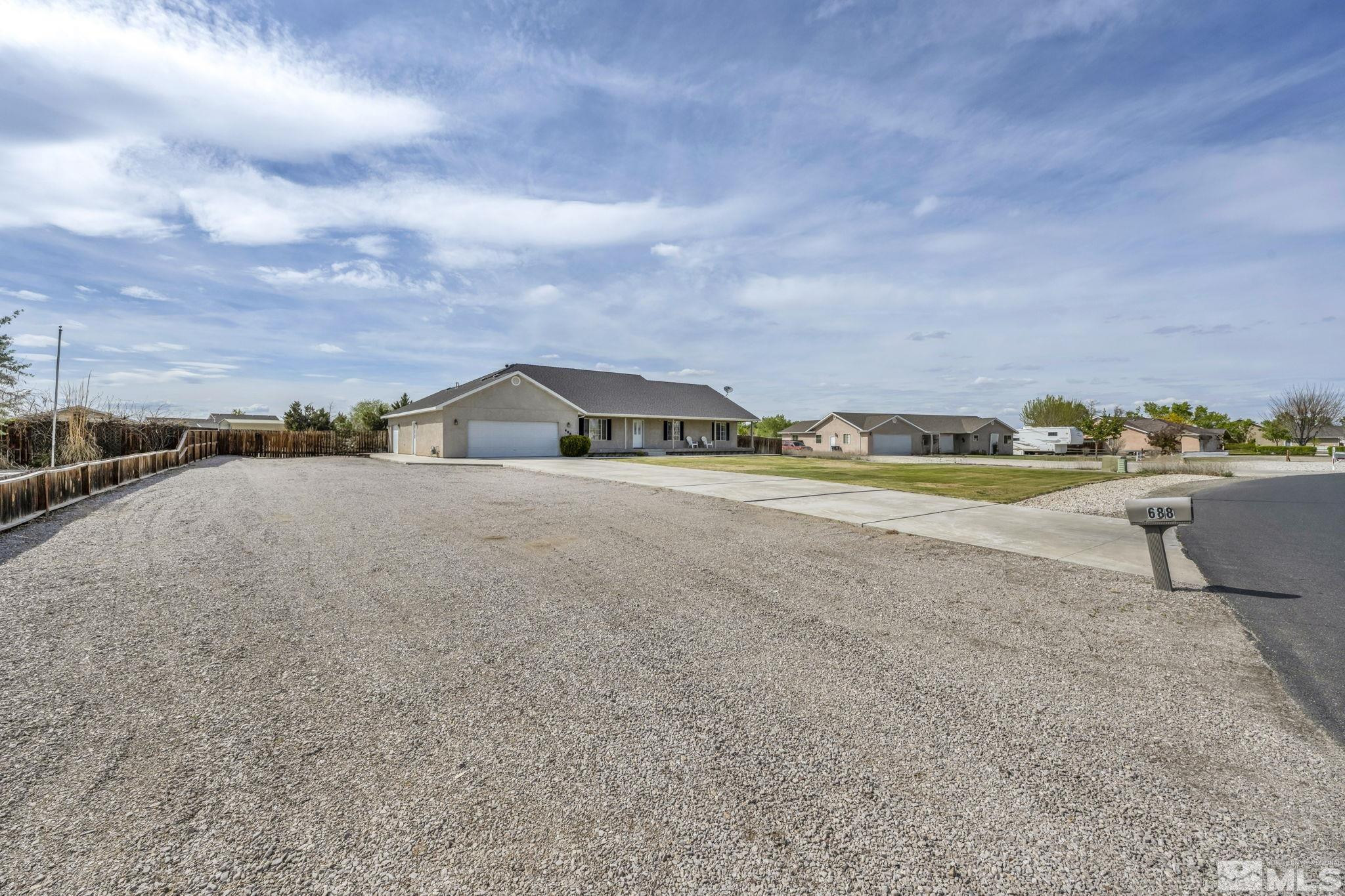 688 Sunrise Terrace Property Photo 5