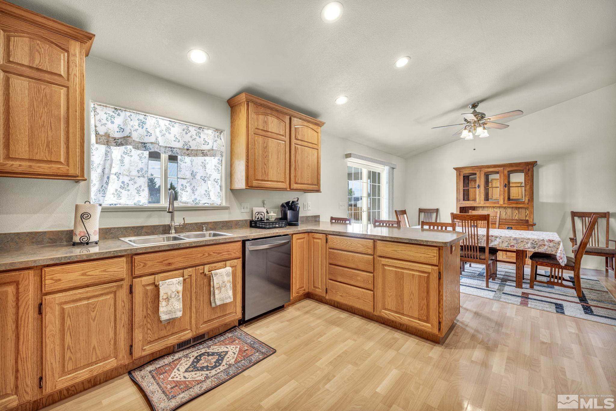 688 Sunrise Terrace Property Photo 8
