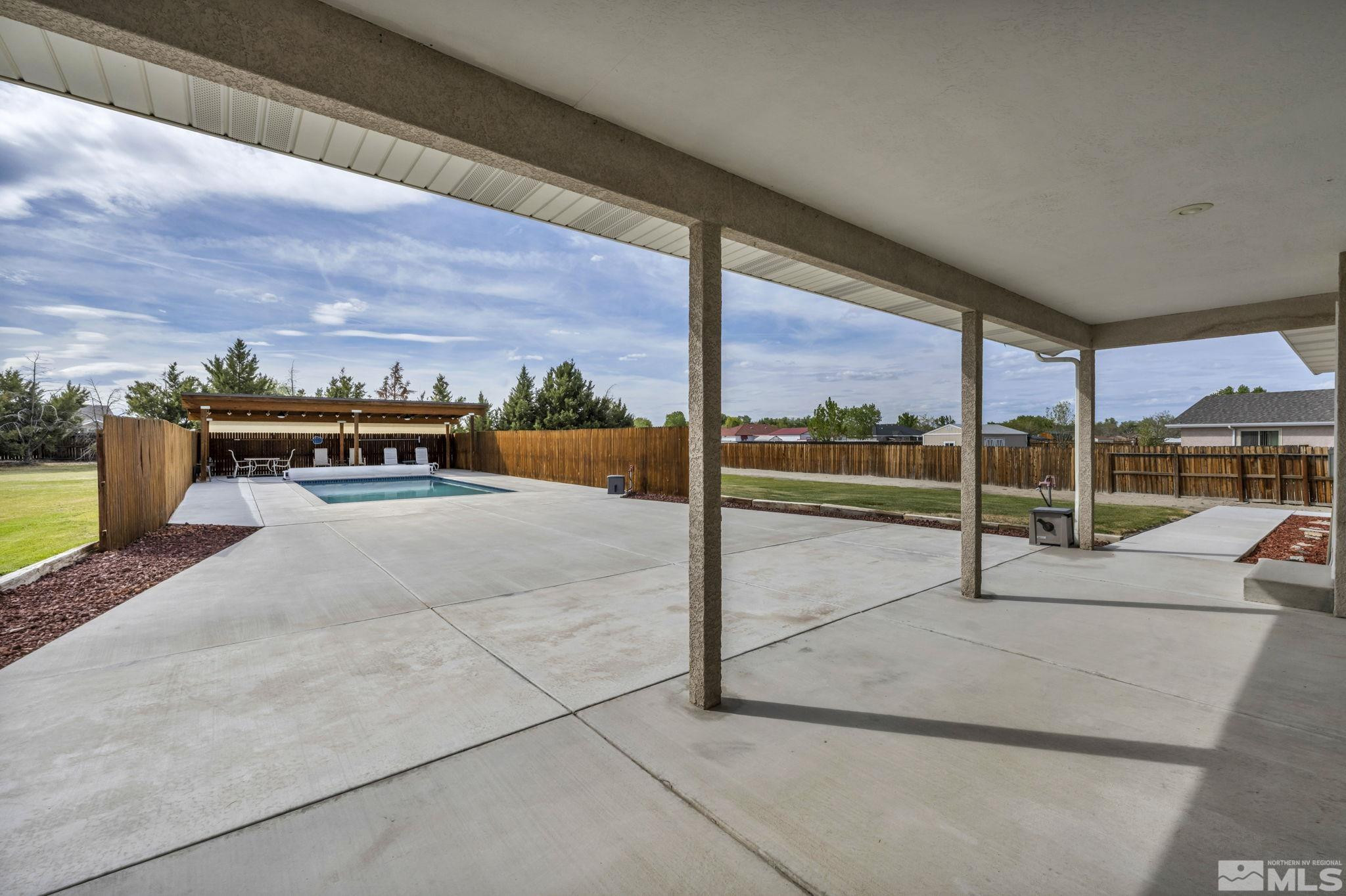 688 Sunrise Terrace Property Photo 13