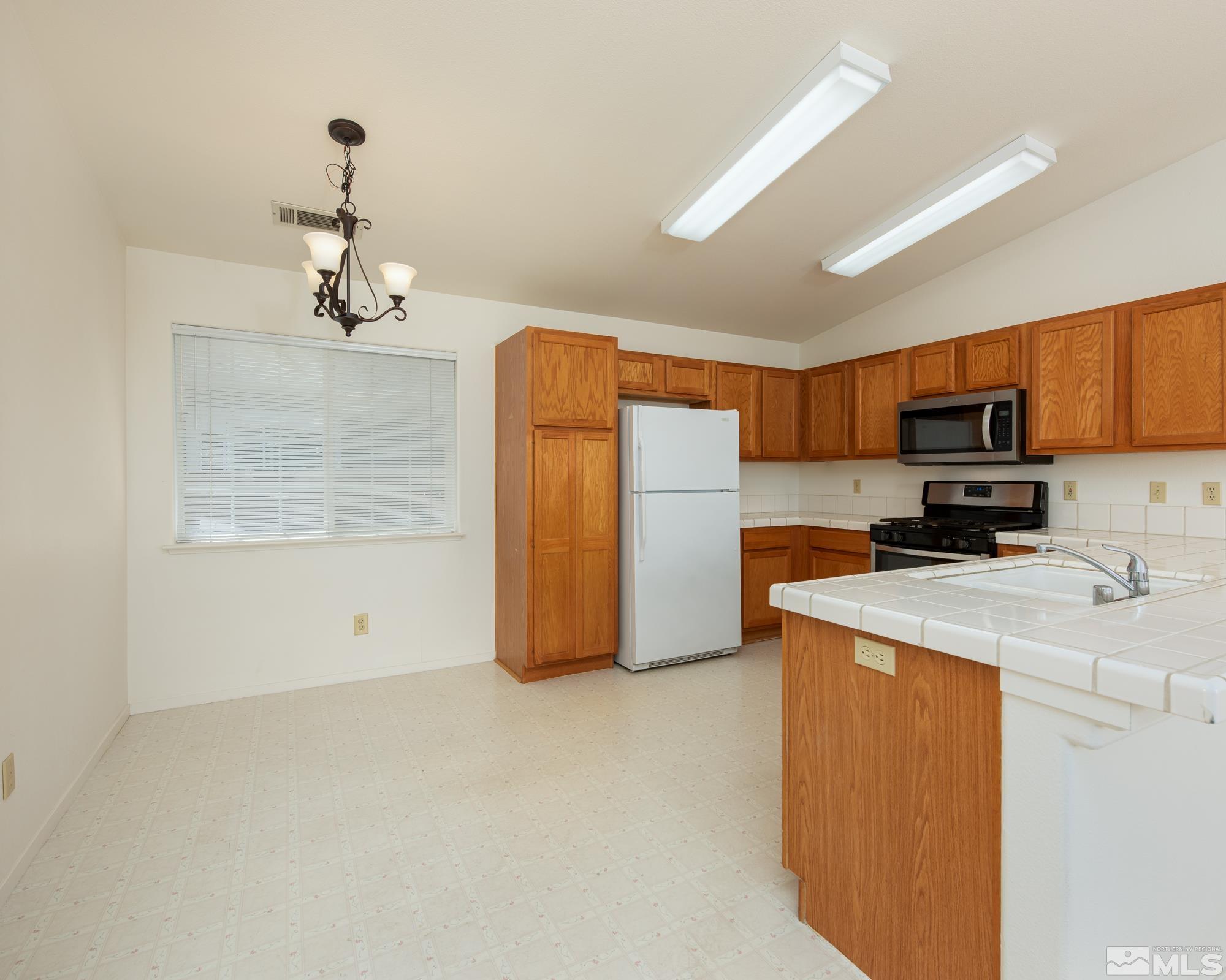 1175 White Oak Loop Property Photo 4