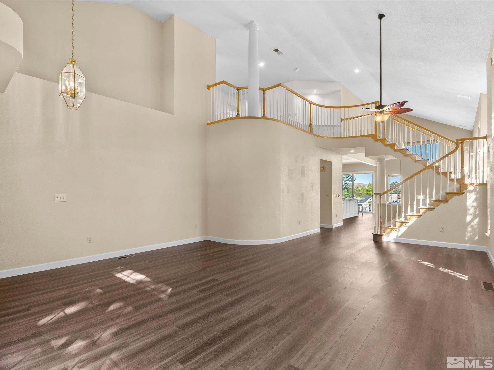 6190 Carriage House Way Property Photo 5